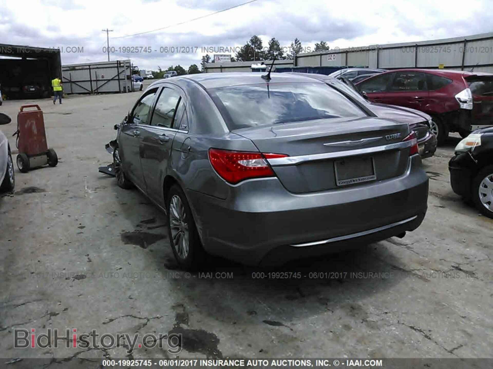 2012 Chrysler 200 - VIN: 1C3CCBAB3CN104235 - Фото 3