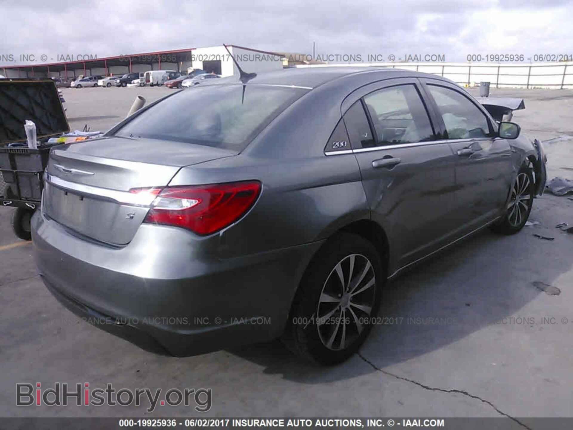 2013 Chrysler 200 - VIN: 1C3CCBBG7DN747540 - Фото 4
