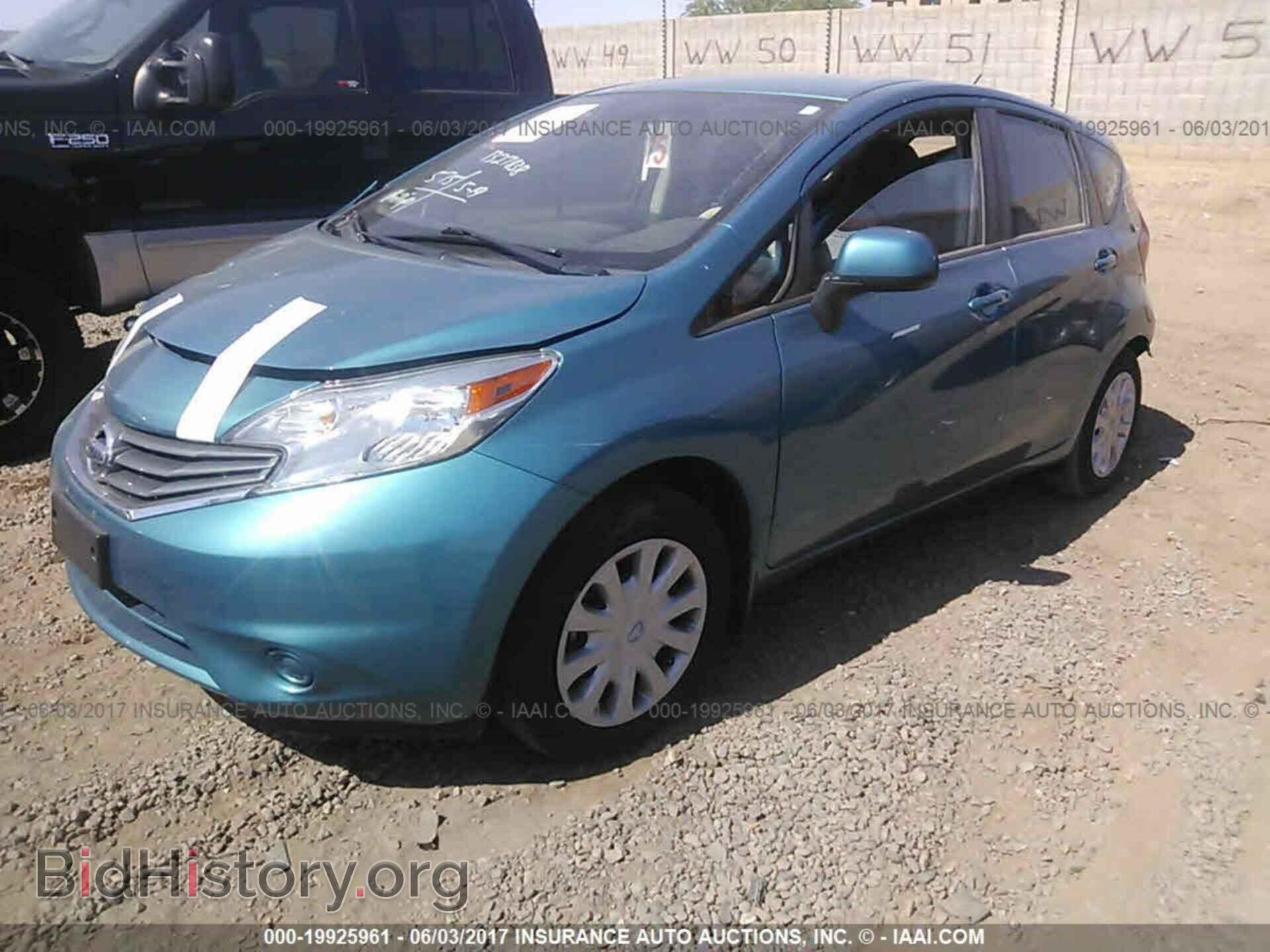 2014 Nissan Versa note - VIN: 3N1CE2CP6EL416926 - Фото 2
