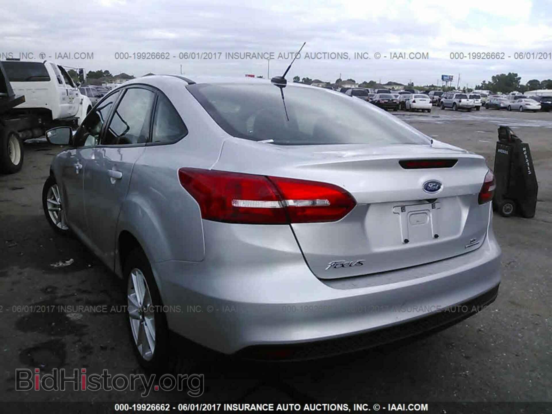 2016 Ford Focus - VIN: 1FADP3F24GL205262 - Фото 3