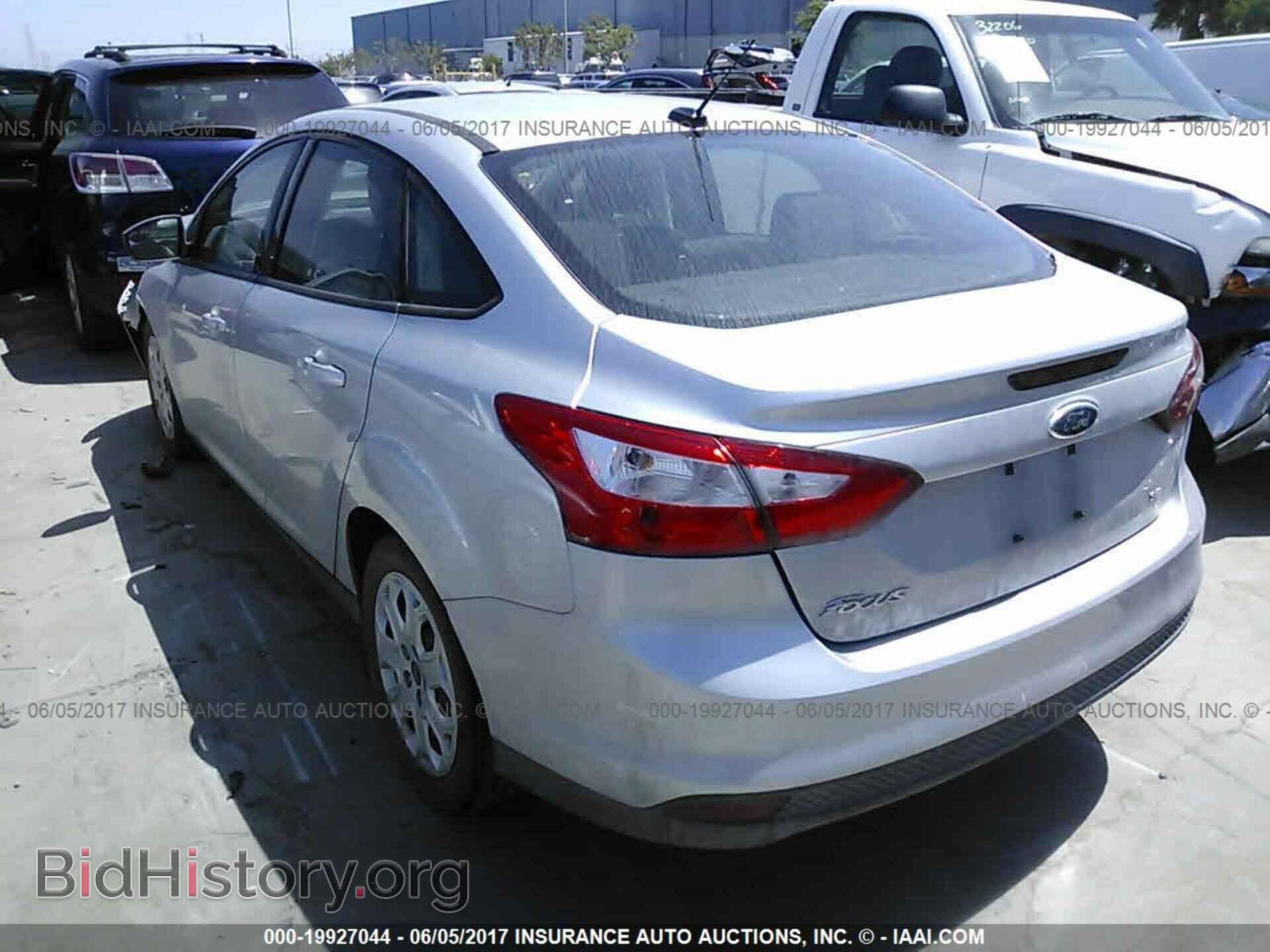 2012 Ford Focus - VIN: 1FAHP3F28CL108593 - Photo 3
