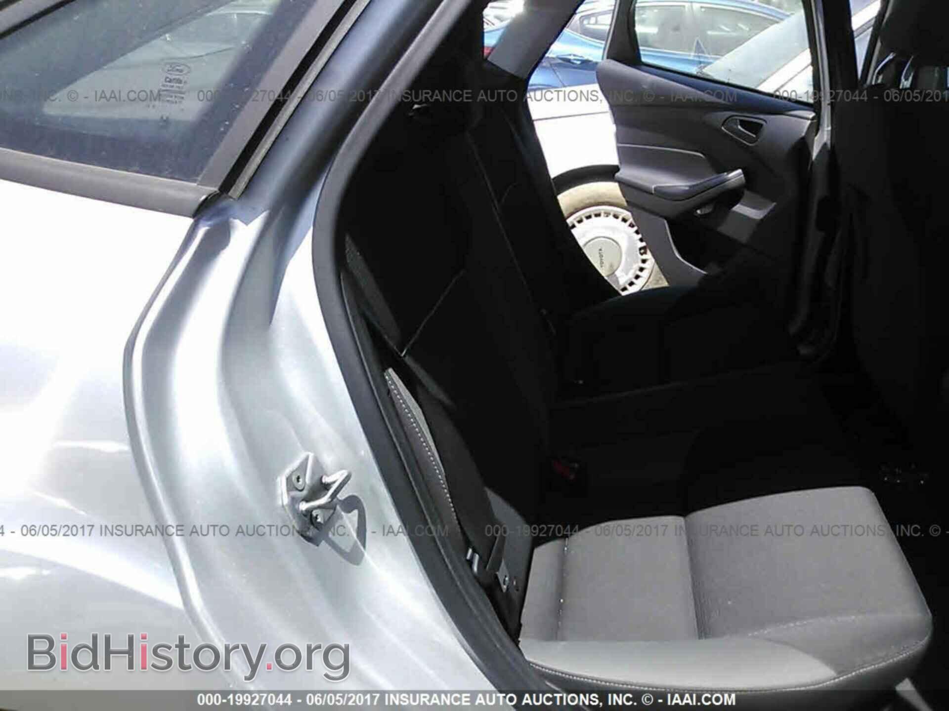 2012 Ford Focus - VIN: 1FAHP3F28CL108593 - Photo 8