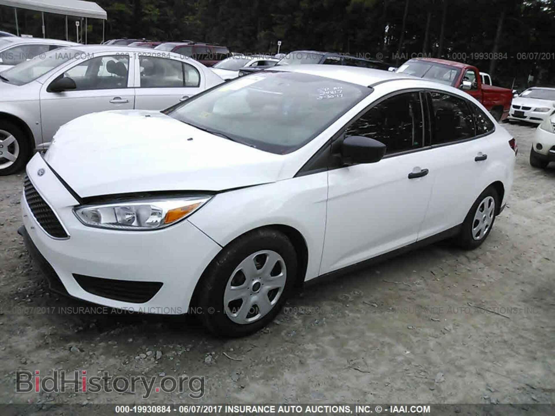 2017 Ford Focus - VIN: 1FADP3E2XHL234817 - Photo 2