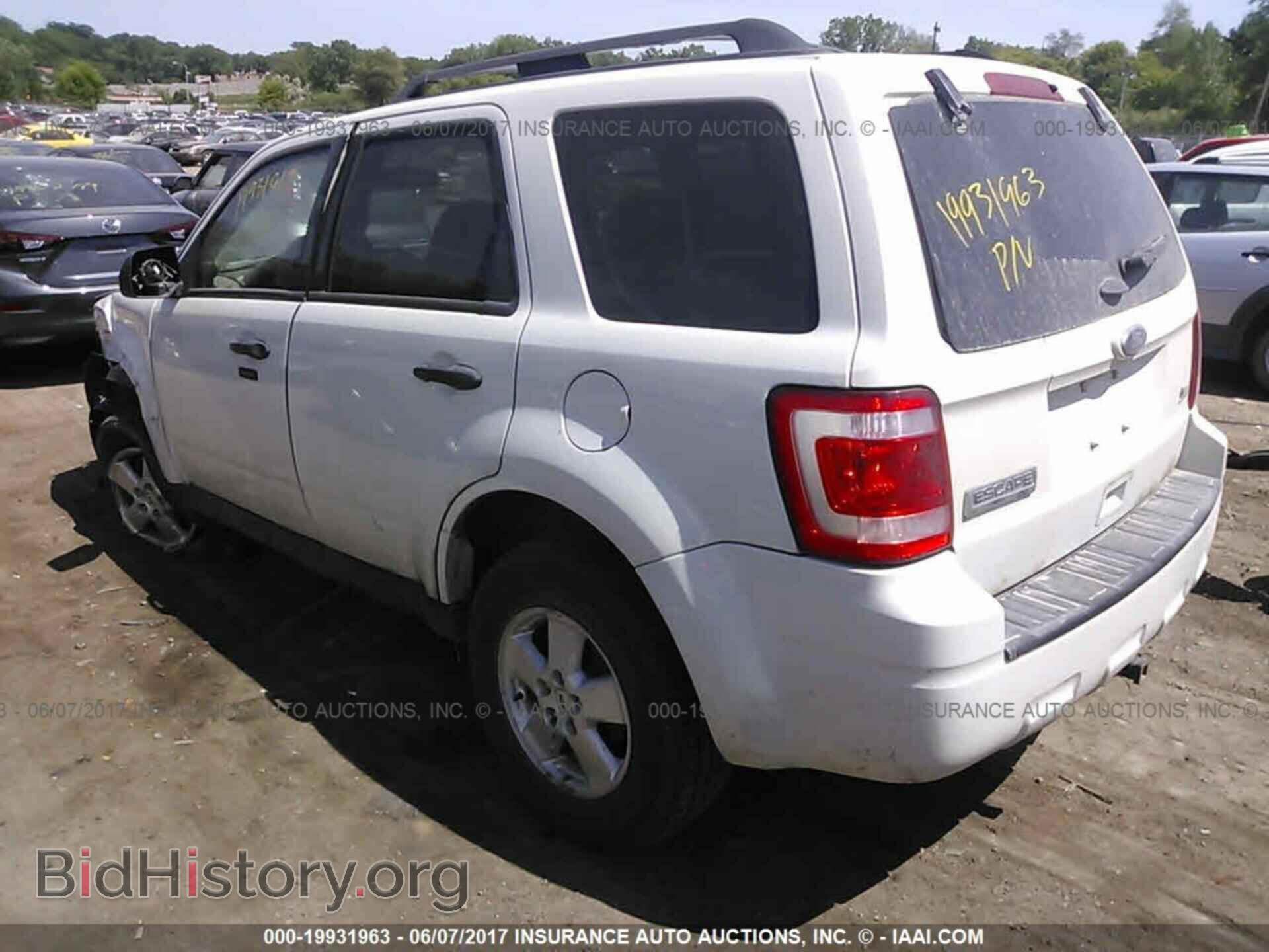 2011 Ford Escape - VIN: 1FMCU9DG1BKA88802 - Photo 3