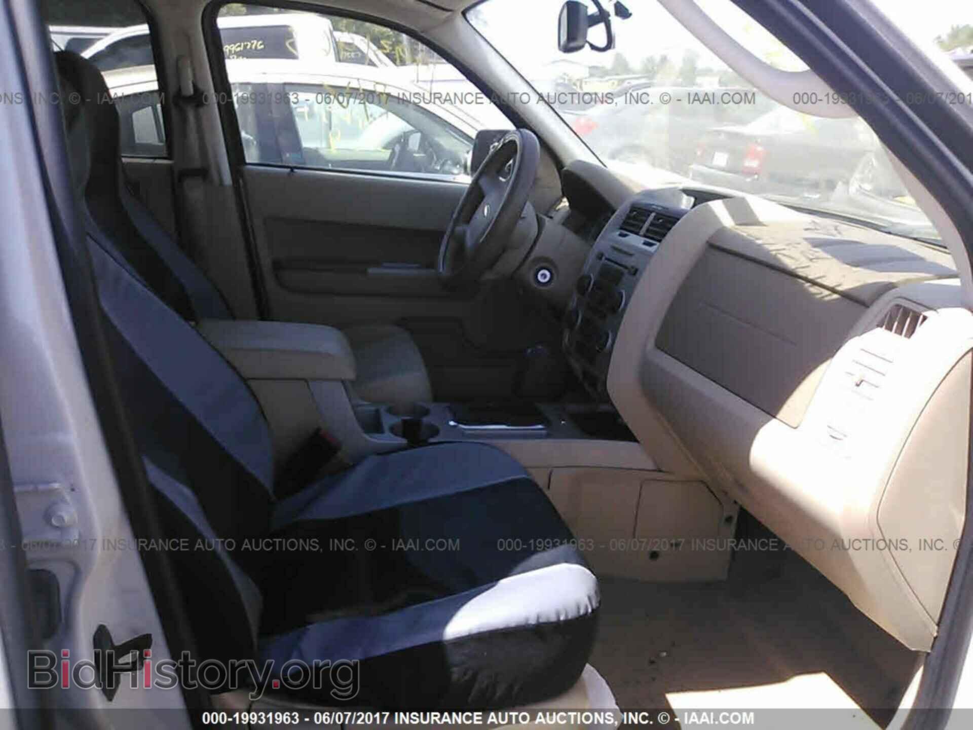 2011 Ford Escape - VIN: 1FMCU9DG1BKA88802 - Photo 5