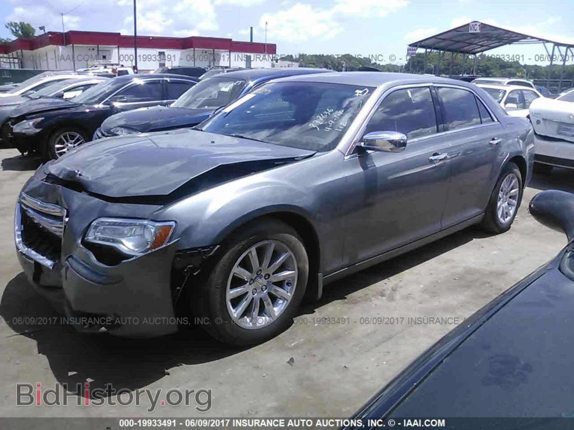 2012 Chrysler 300c - VIN: 2C3CCAET9CH136788 - Фото 2