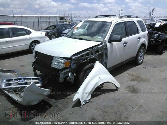 2011 Ford Escape - VIN: 1FMCU0DG2BKC04598 - Фото 2
