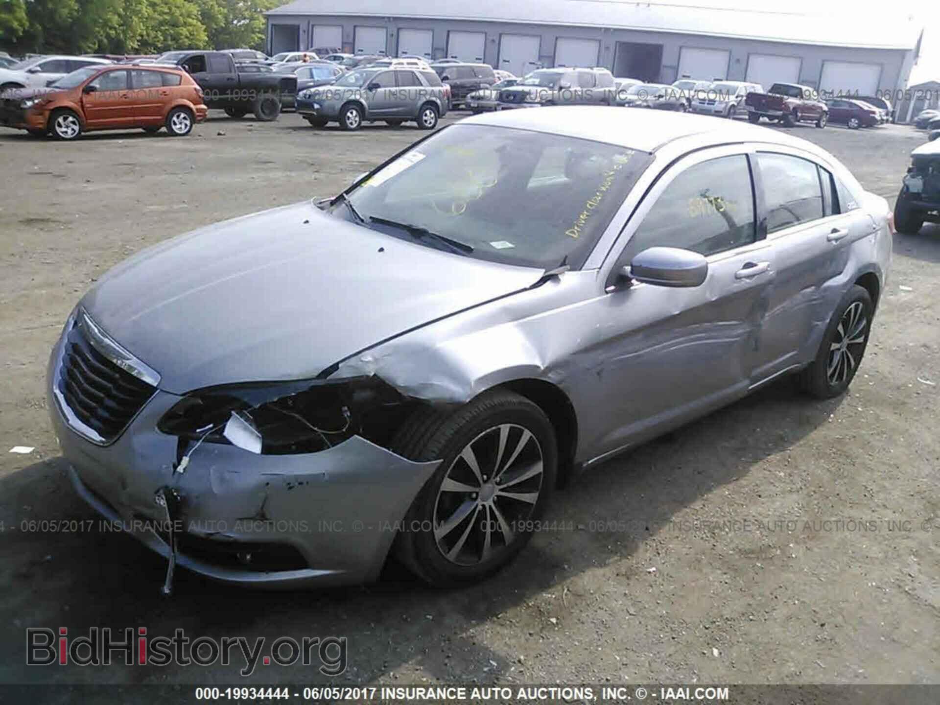 2013 Chrysler 200 - VIN: 1C3CCBBB5DN631855 - Photo 2