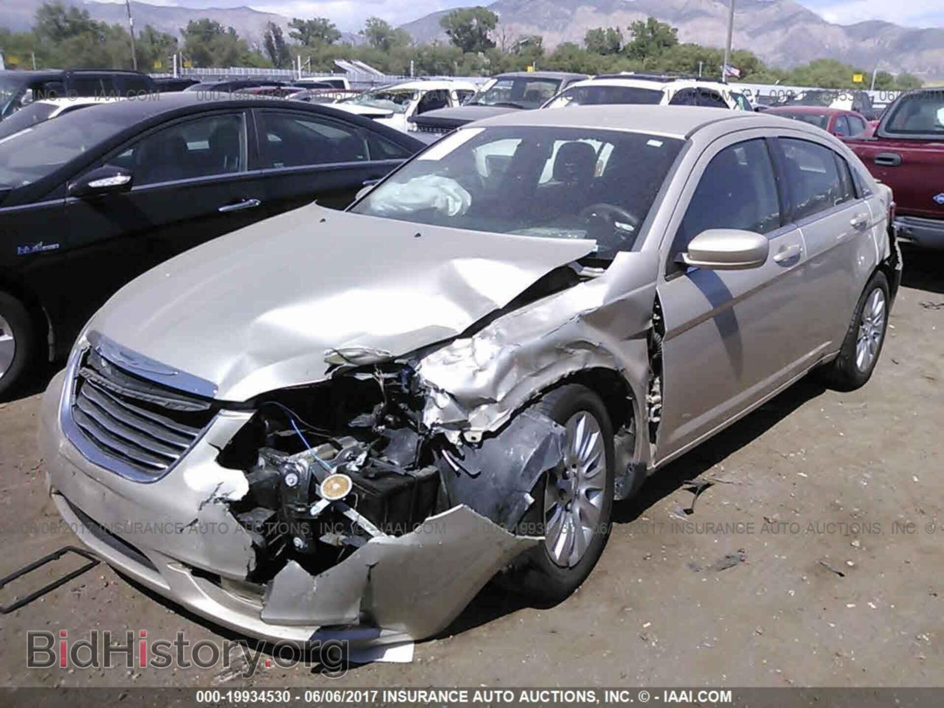 2014 Chrysler 200 - VIN: 1C3CCBAB2EN207987 - Фото 2
