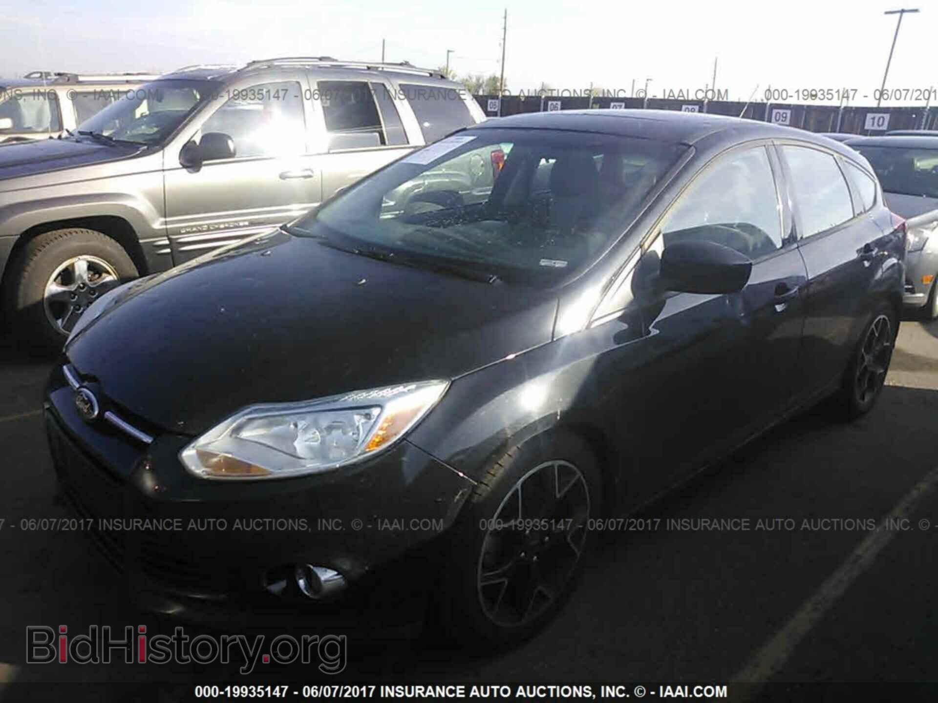 2012 Ford Focus - VIN: 1FAHP3K25CL422675 - Photo 2