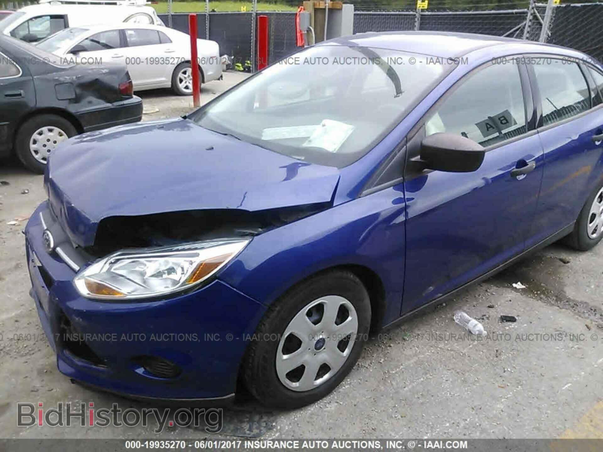 2012 Ford Focus - VIN: 1FAHP3E27CL413150 - Photo 2
