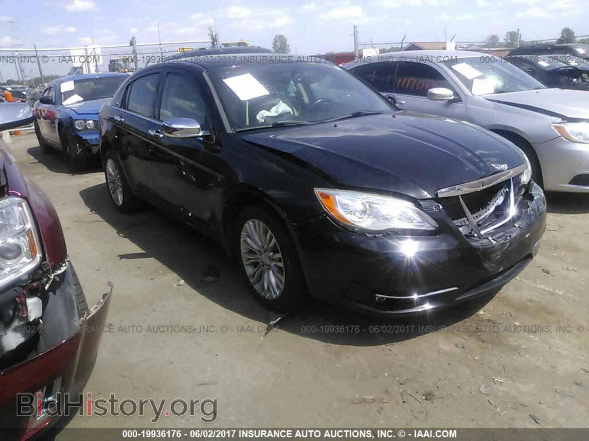 Photo 1C3BC2FB0BN583135 - Chrysler 200 2011