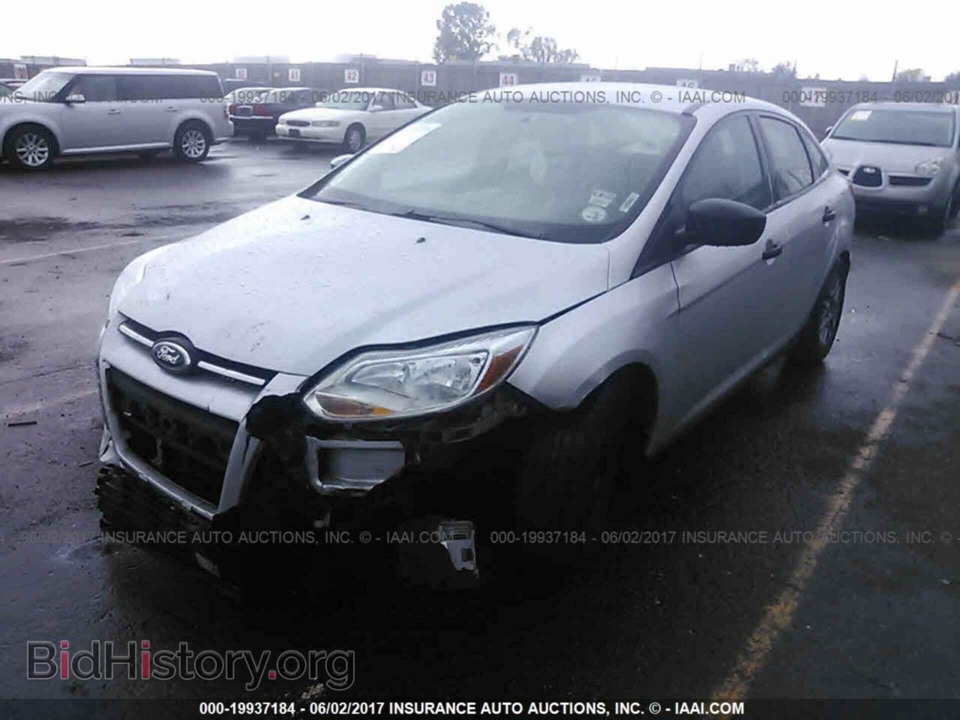 2014 Ford Focus - VIN: 1FADP3E23EL175783 - Photo 2