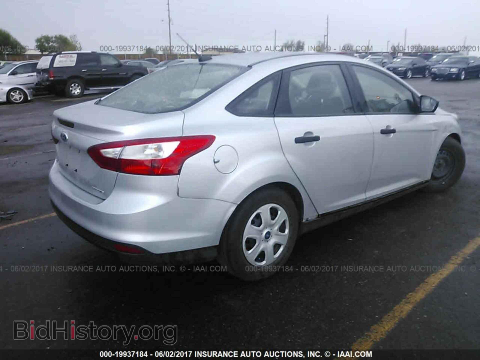 2014 Ford Focus - VIN: 1FADP3E23EL175783 - Photo 4