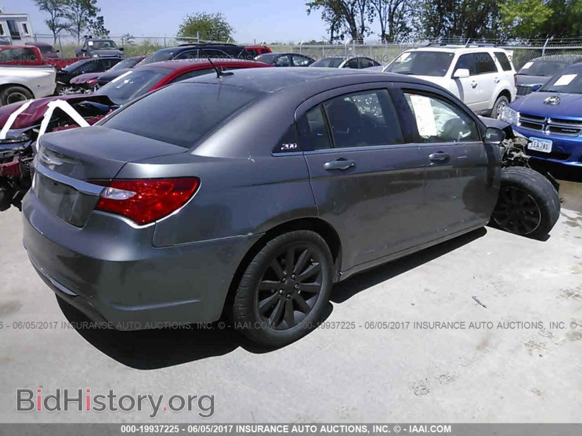 2013 Chrysler 200 - VIN: 1C3CCBBG1DN678232 - Фото 4