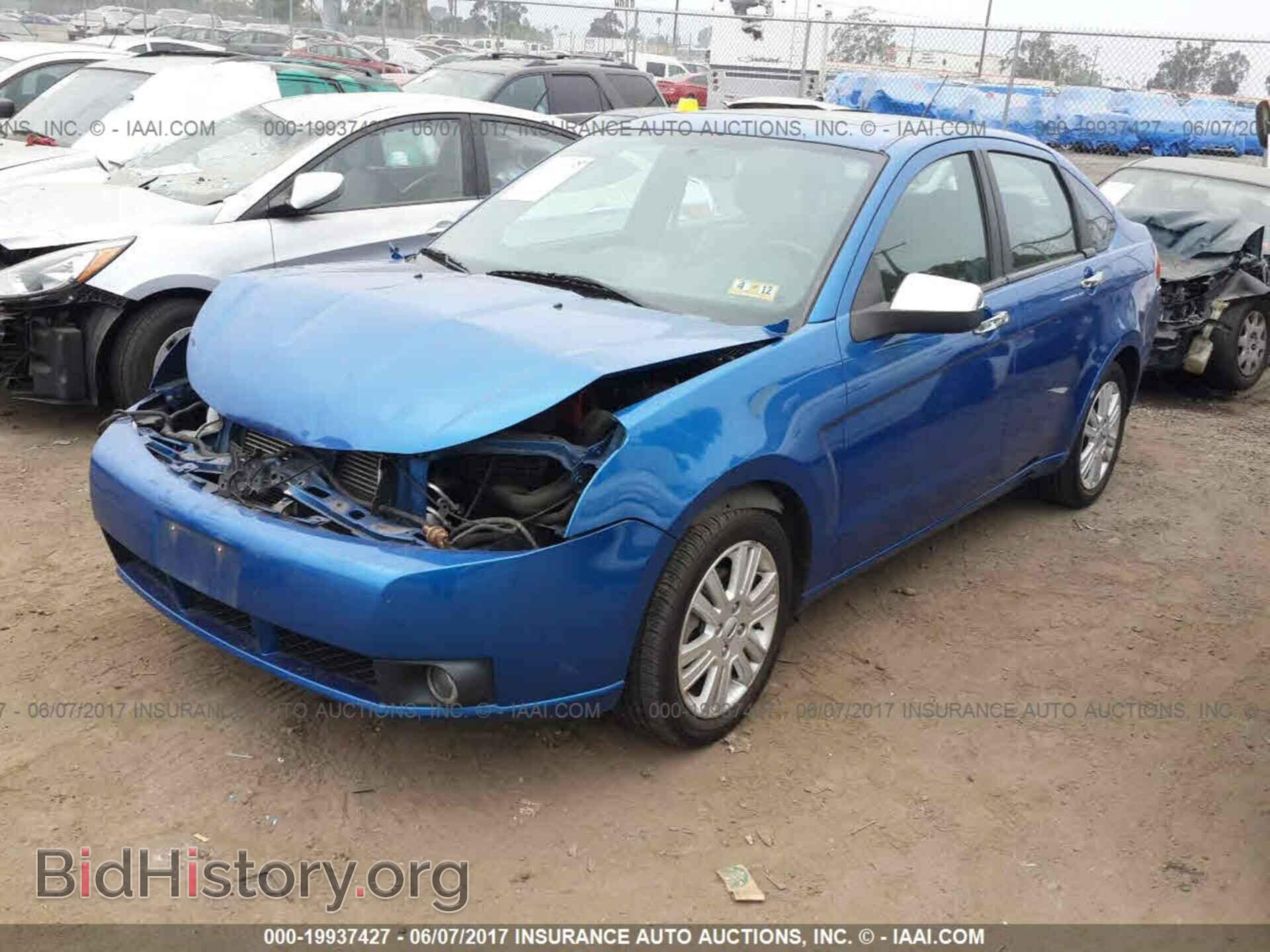 2011 Ford Focus - VIN: 1FAHP3HN1BW194026 - Фото 2