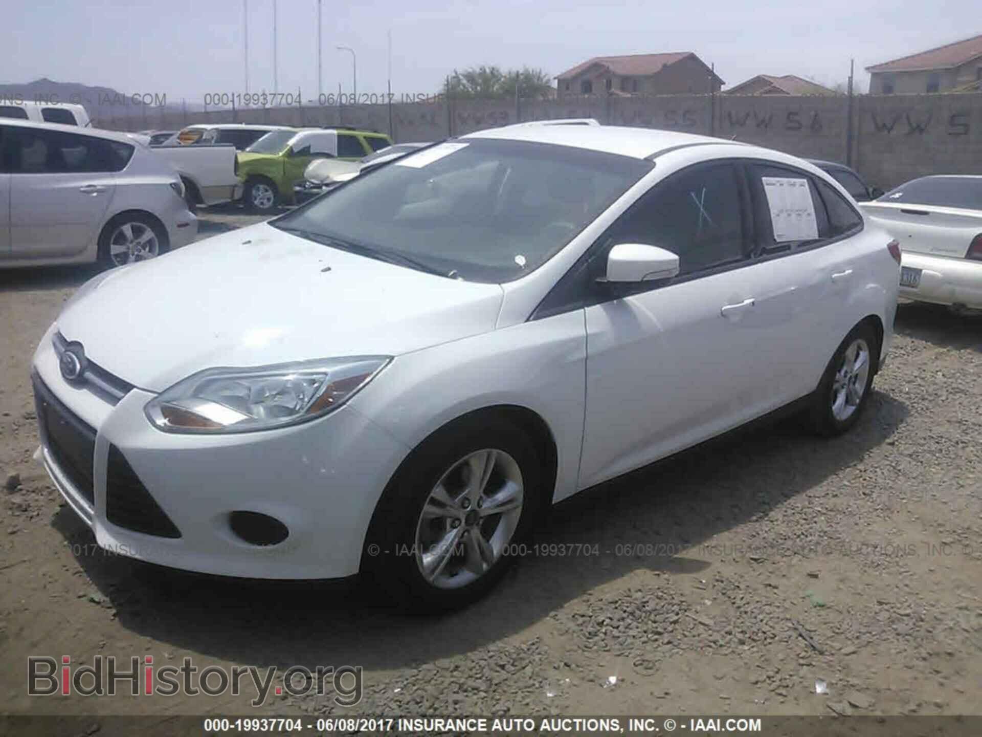 2014 Ford Focus - VIN: 1FADP3F25EL374638 - Photo 2