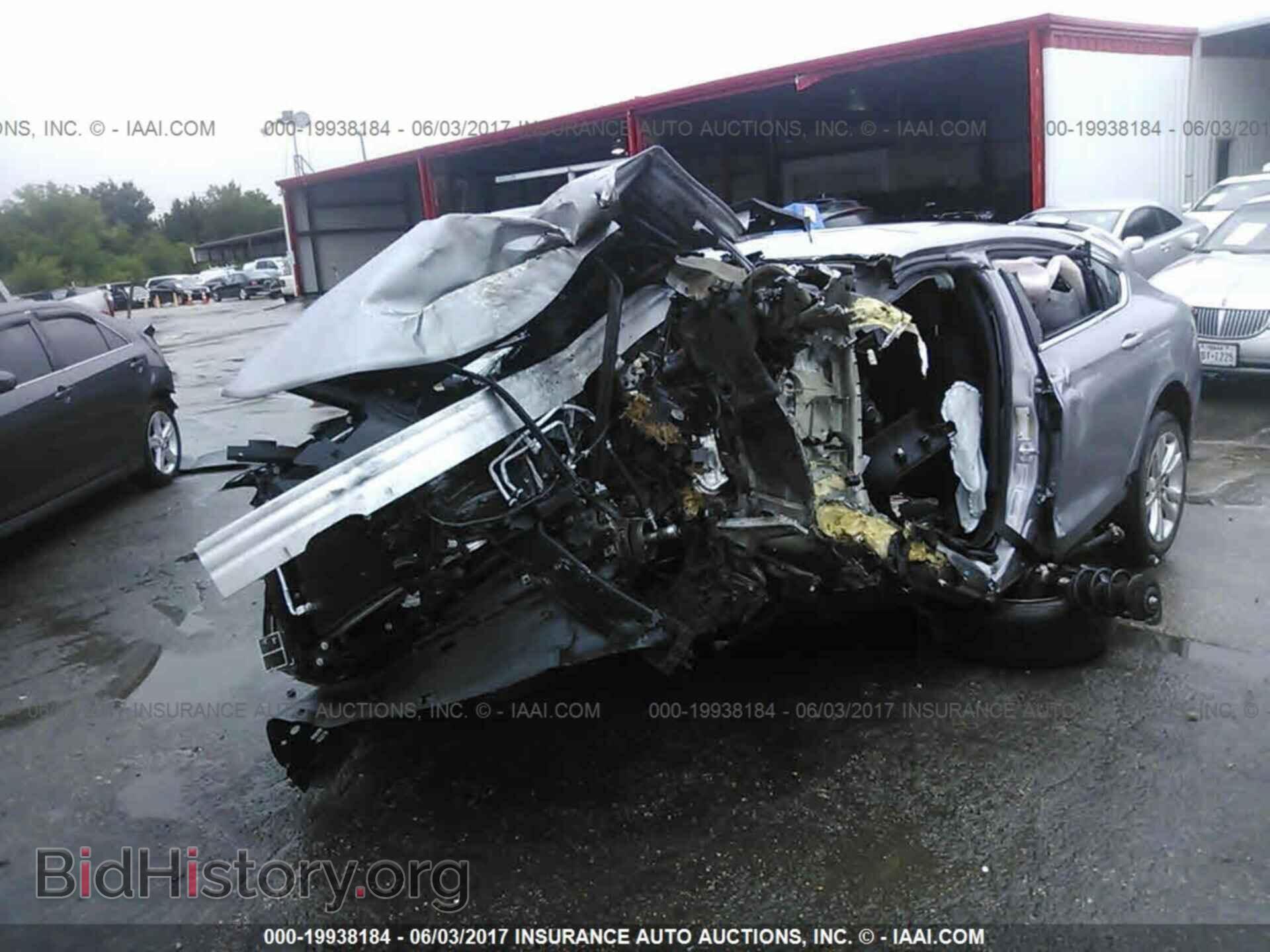 2015 Chrysler 200 - VIN: 1C3CCCAB4FN528551 - Photo 2