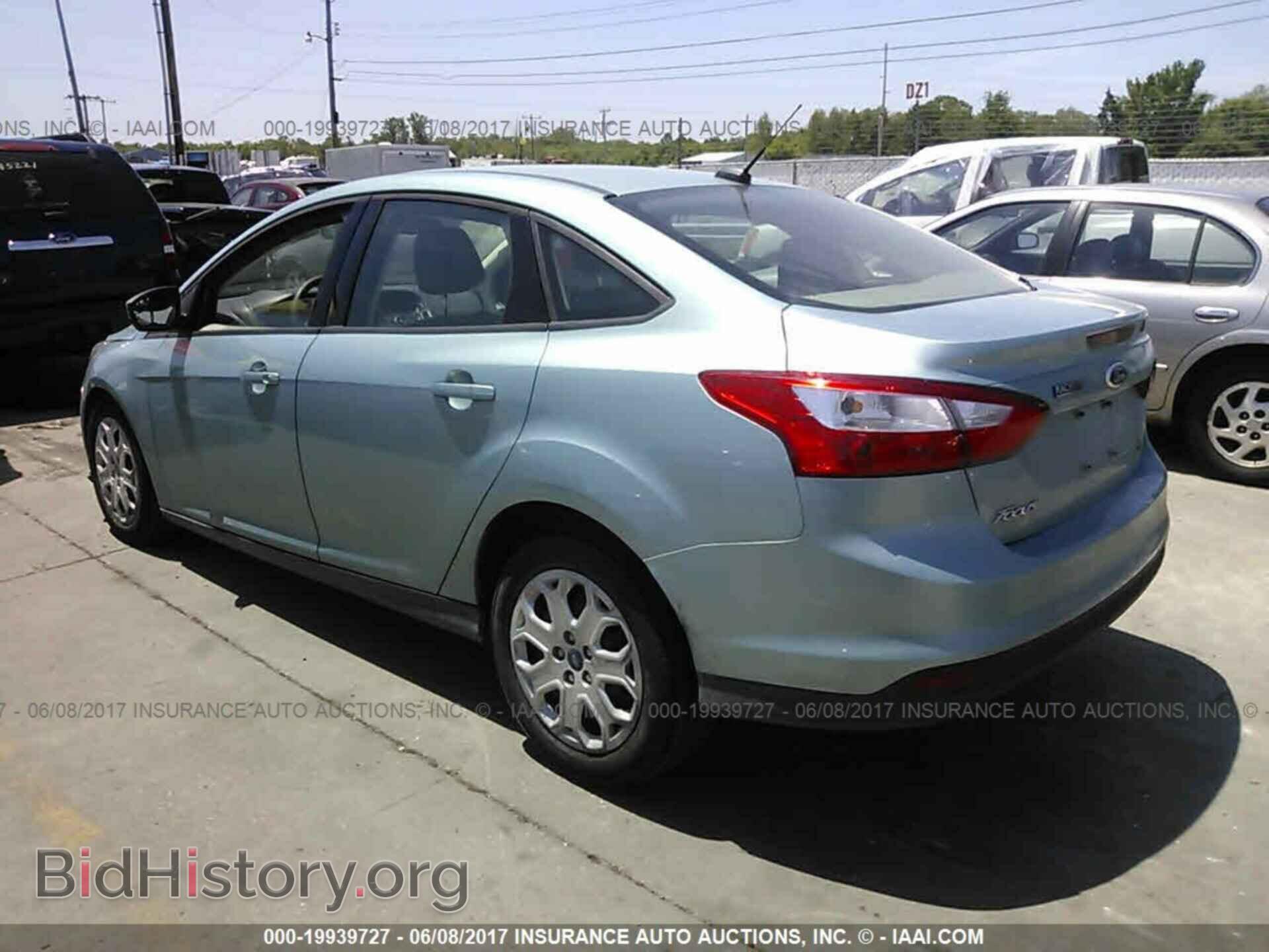 2012 Ford Focus - VIN: 1FAHP3F29CL222084 - Photo 3