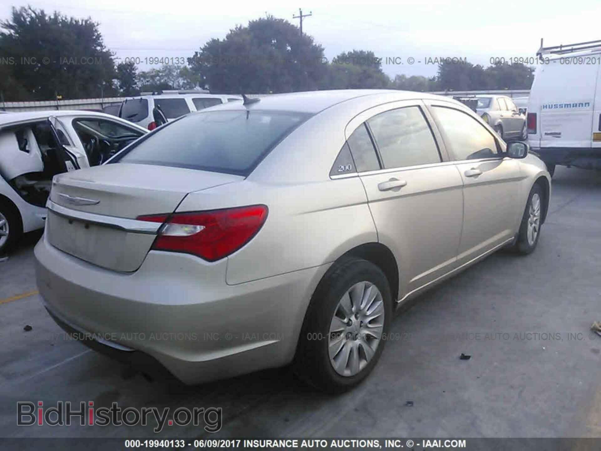 2014 Chrysler 200 - VIN: 1C3CCBAB9EN143107 - Photo 4