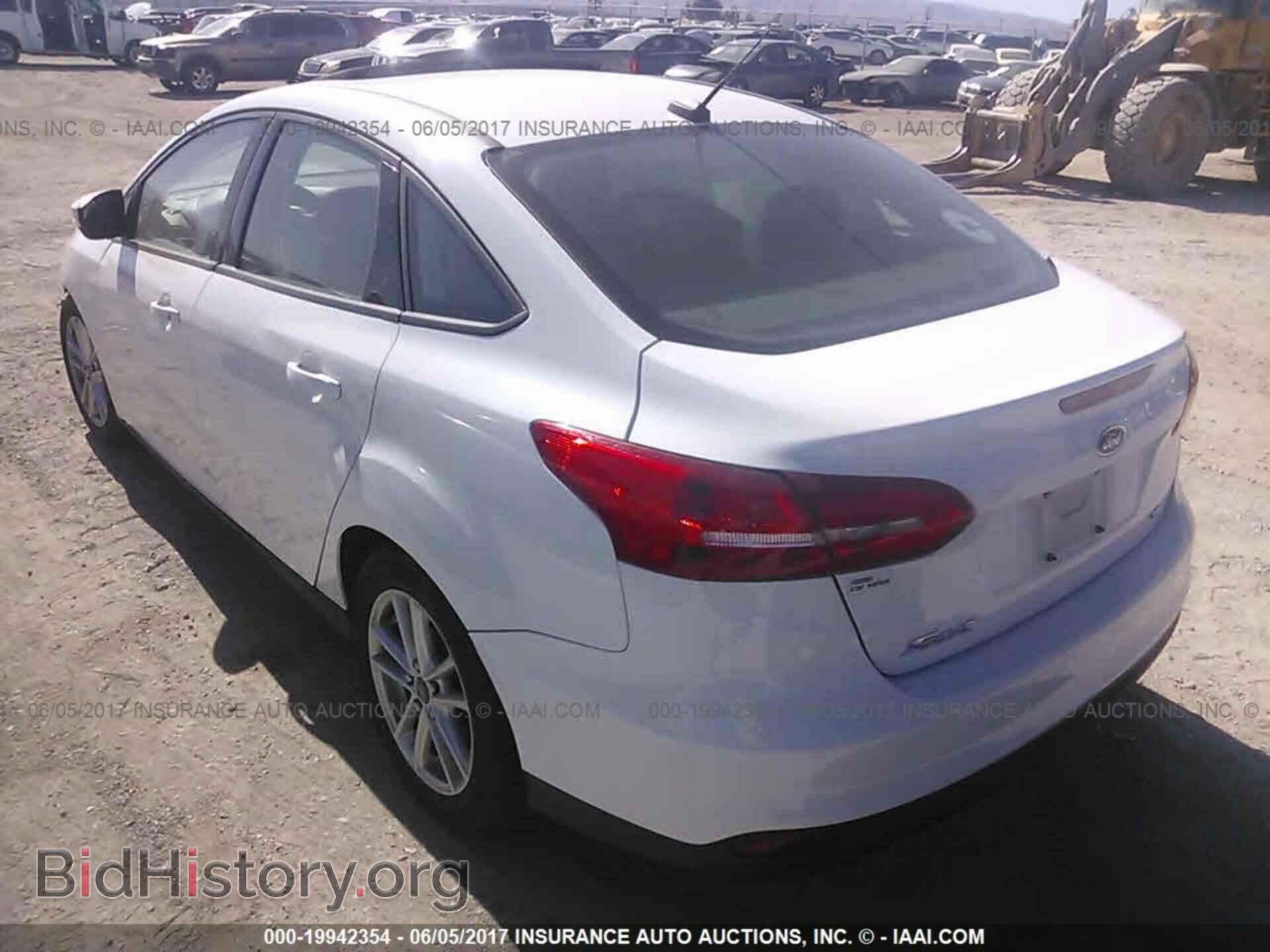 2015 Ford Focus - VIN: 1FADP3F26FL316894 - Photo 3