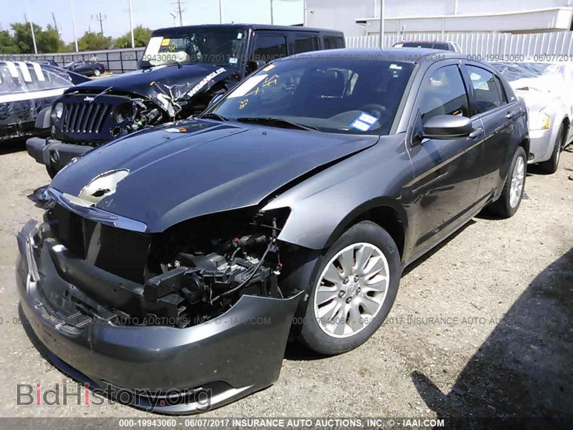2012 Chrysler 200 - VIN: 1C3CCBAB9CN130077 - Photo 2