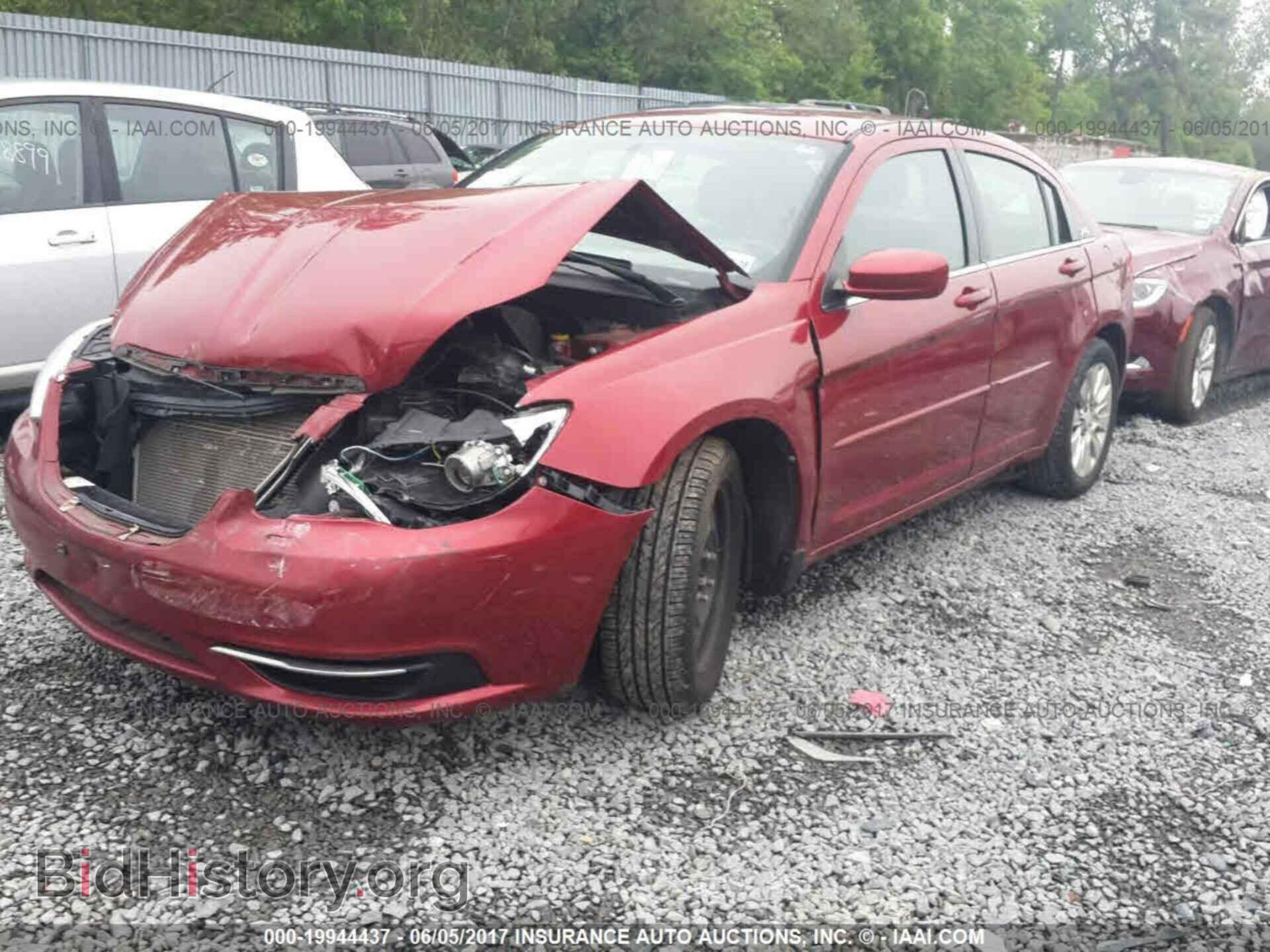 2013 Chrysler 200 - VIN: 1C3CCBAB9DN636073 - Photo 2