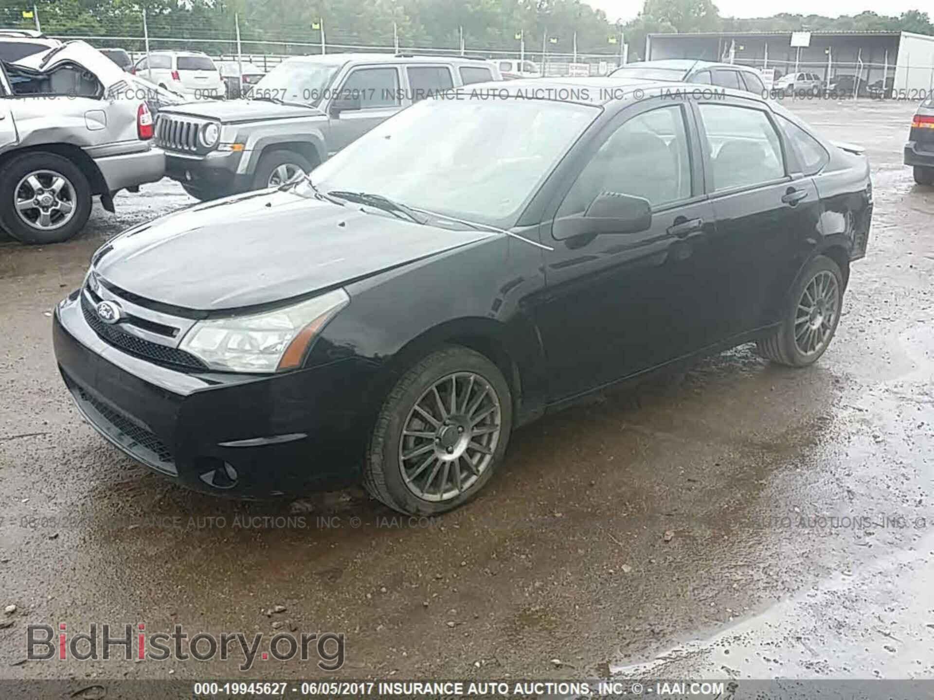 2011 Ford Focus - VIN: 1FAHP3GN9BW153631 - Photo 2
