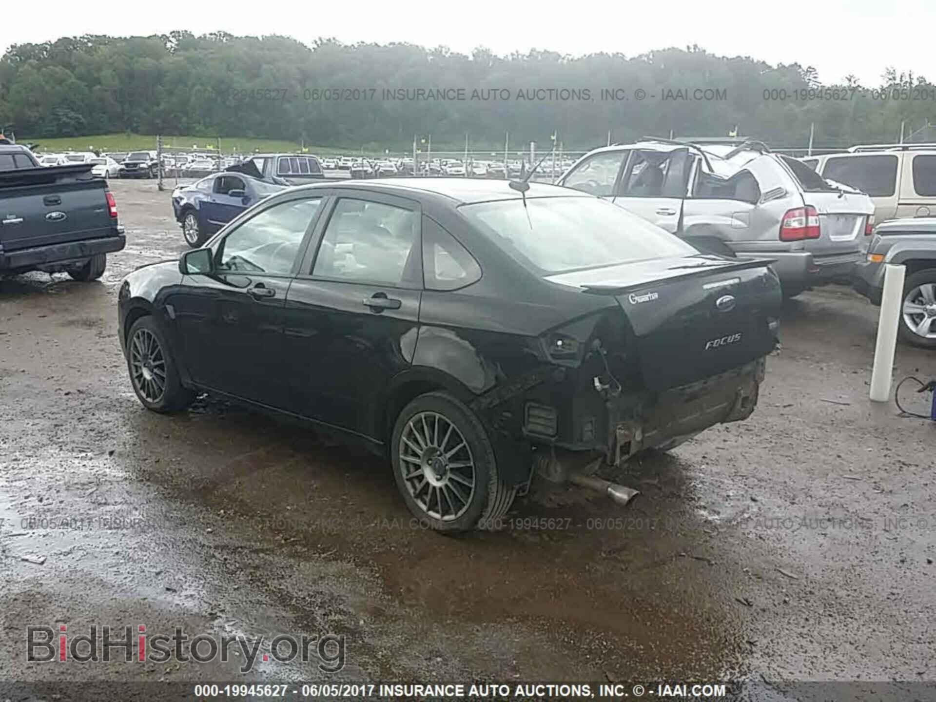 2011 Ford Focus - VIN: 1FAHP3GN9BW153631 - Photo 3