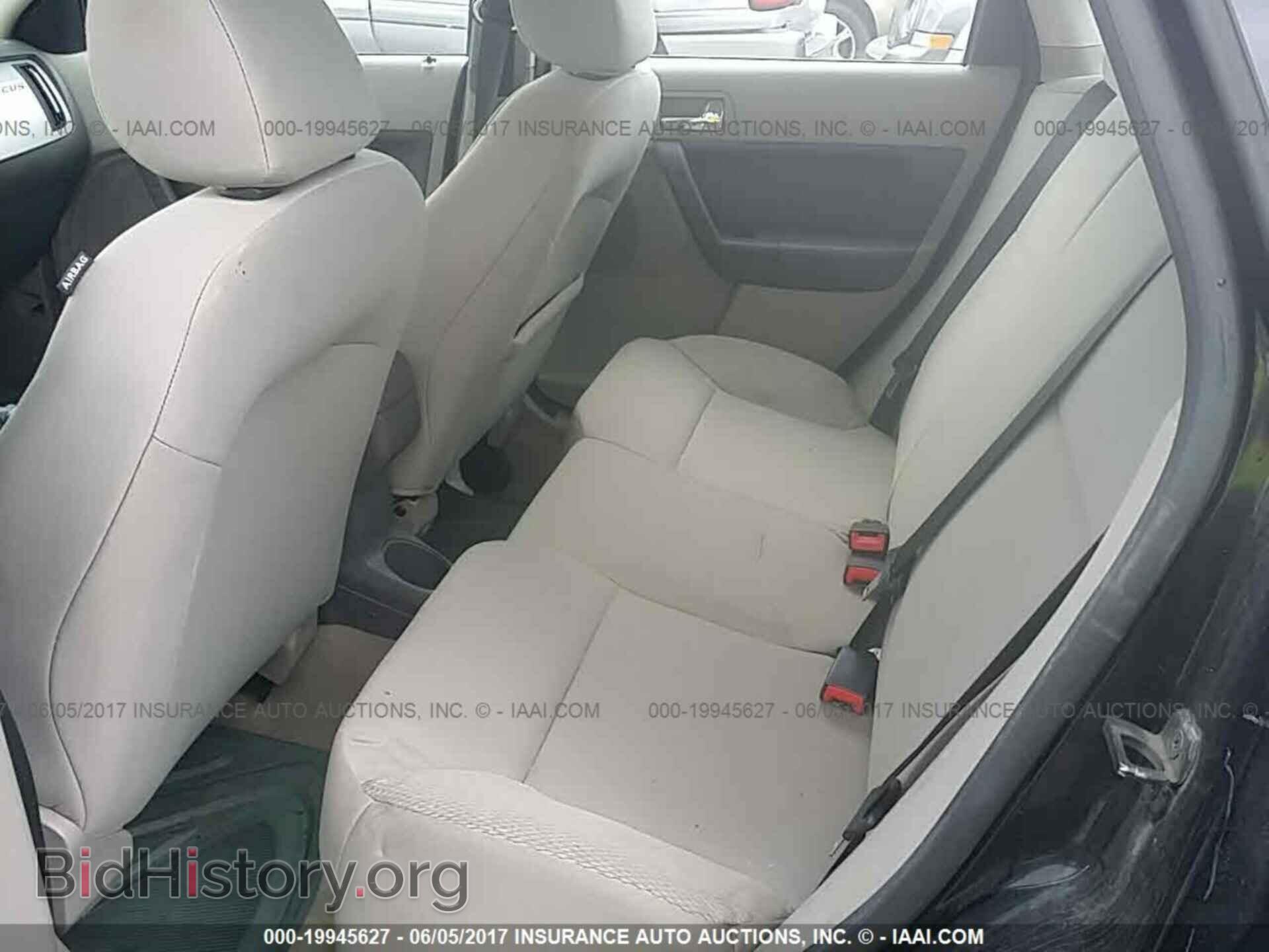 2011 Ford Focus - VIN: 1FAHP3GN9BW153631 - Photo 8