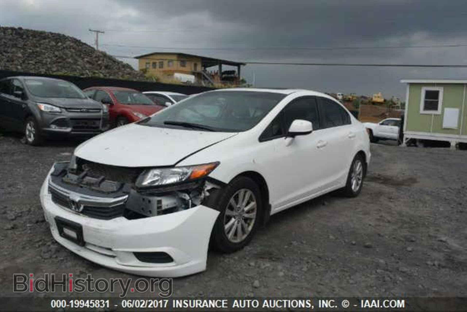 2012 Honda Civic - VIN: 2HGFB2F81CH574301 - Photo 2