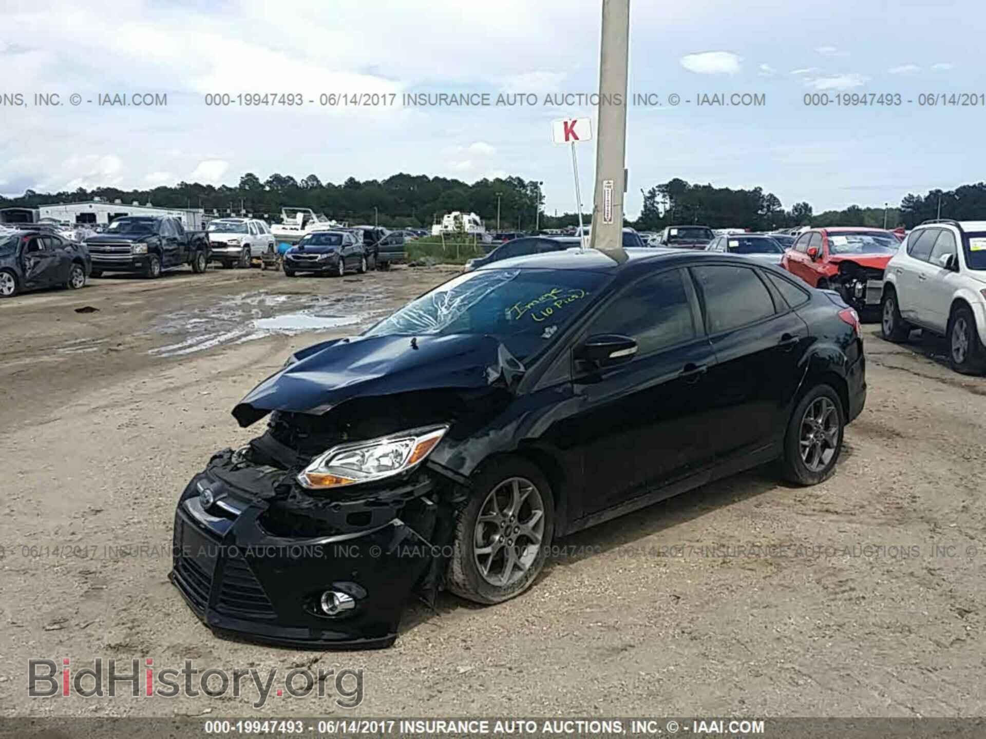 2014 Ford Focus - VIN: 1FADP3F22EL292012 - Photo 2