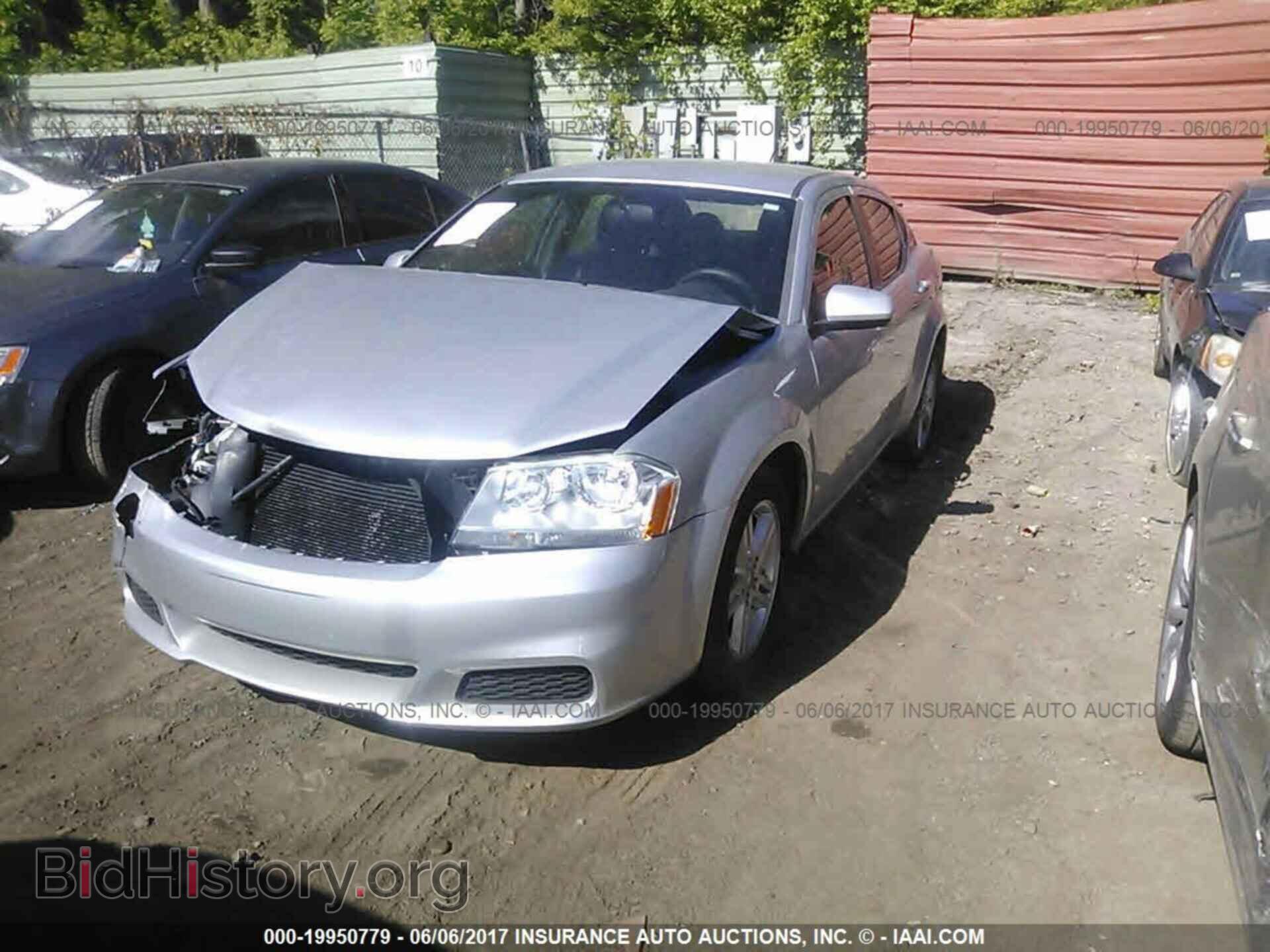 2011 Dodge Avenger - VIN: 1B3BD1FB2BN538220 - Фото 2