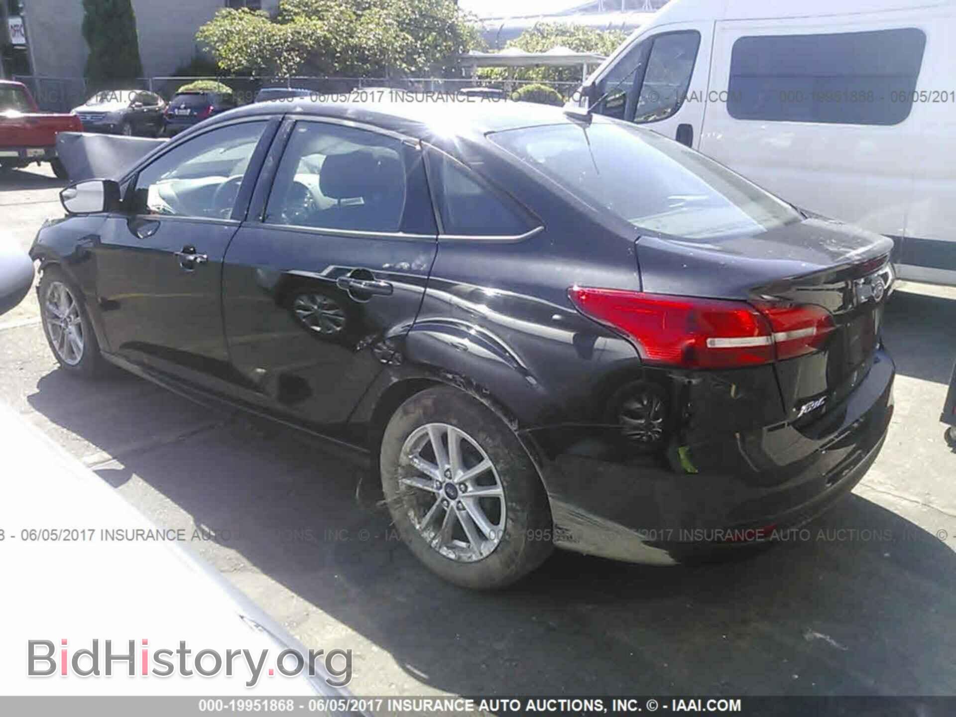 2015 Ford Focus - VIN: 1FADP3F28FL334782 - Photo 3
