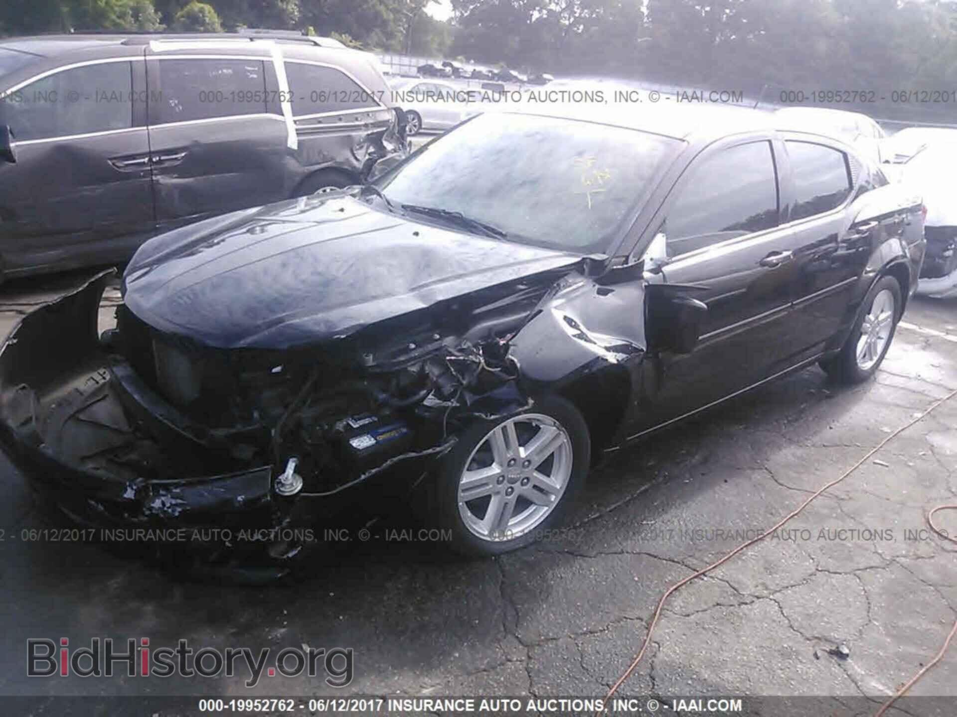 2011 Dodge Avenger - VIN: 1B3BD1FB3BN565166 - Фото 2