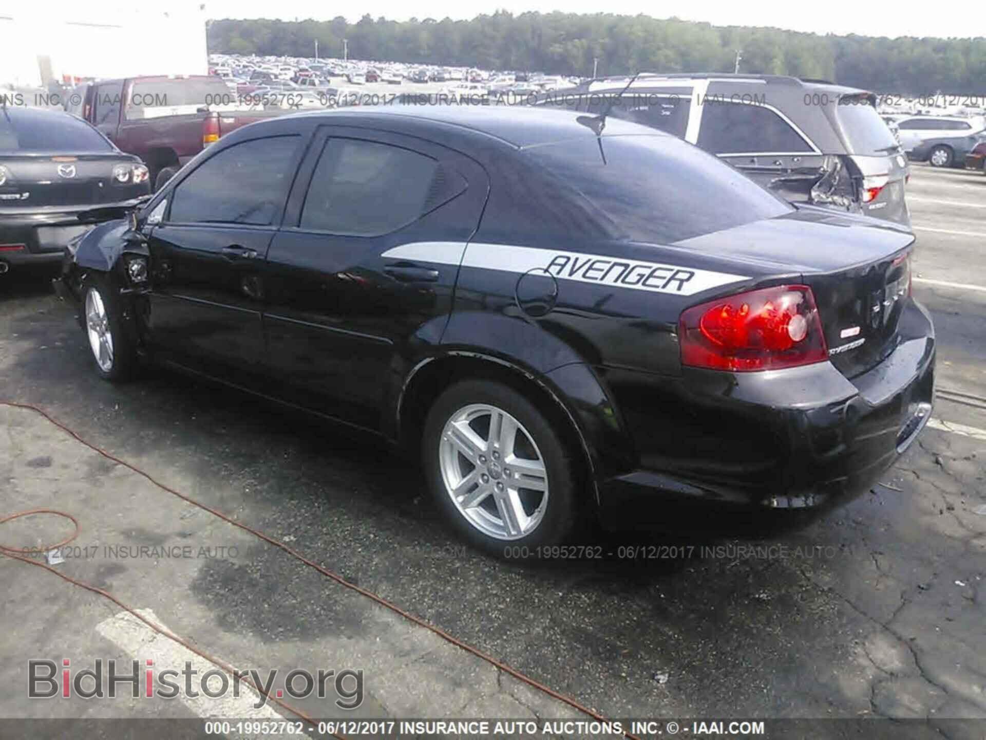 2011 Dodge Avenger - VIN: 1B3BD1FB3BN565166 - Фото 3