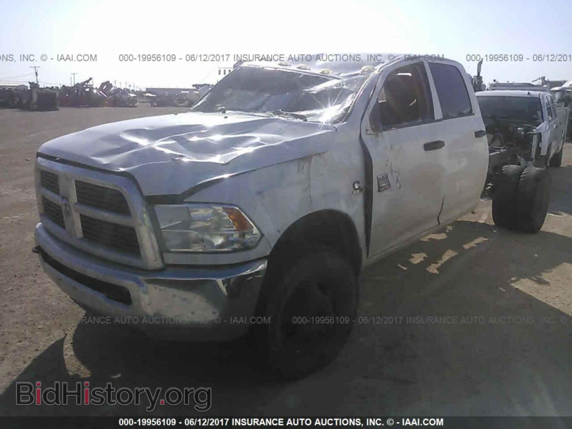 2012 Dodge Ram 3500 - VIN: 3C63DRGL6CG285297 - Фото 2