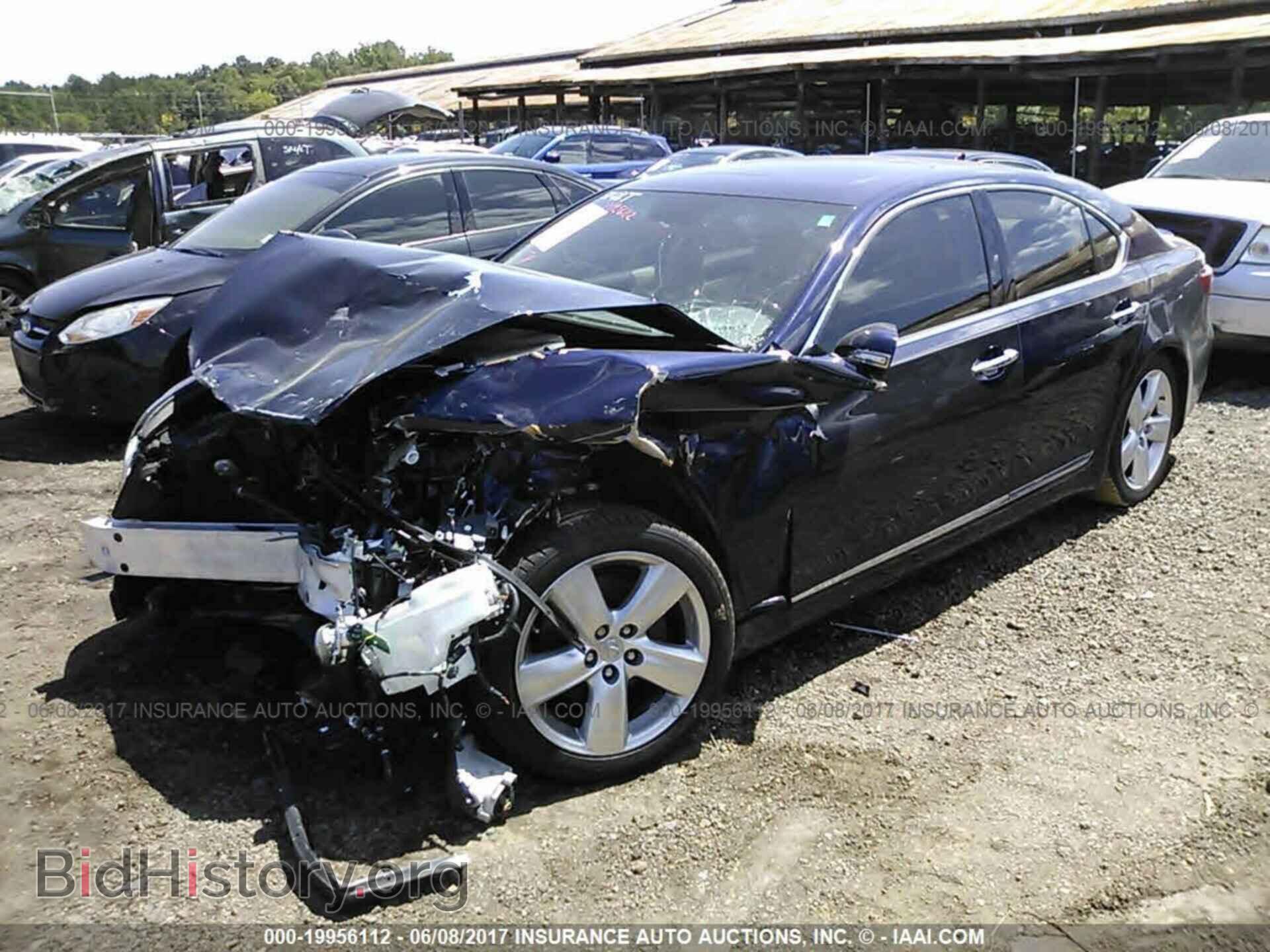 2011 Lexus Ls - VIN: JTHBL5EF2B5105069 - Photo 2
