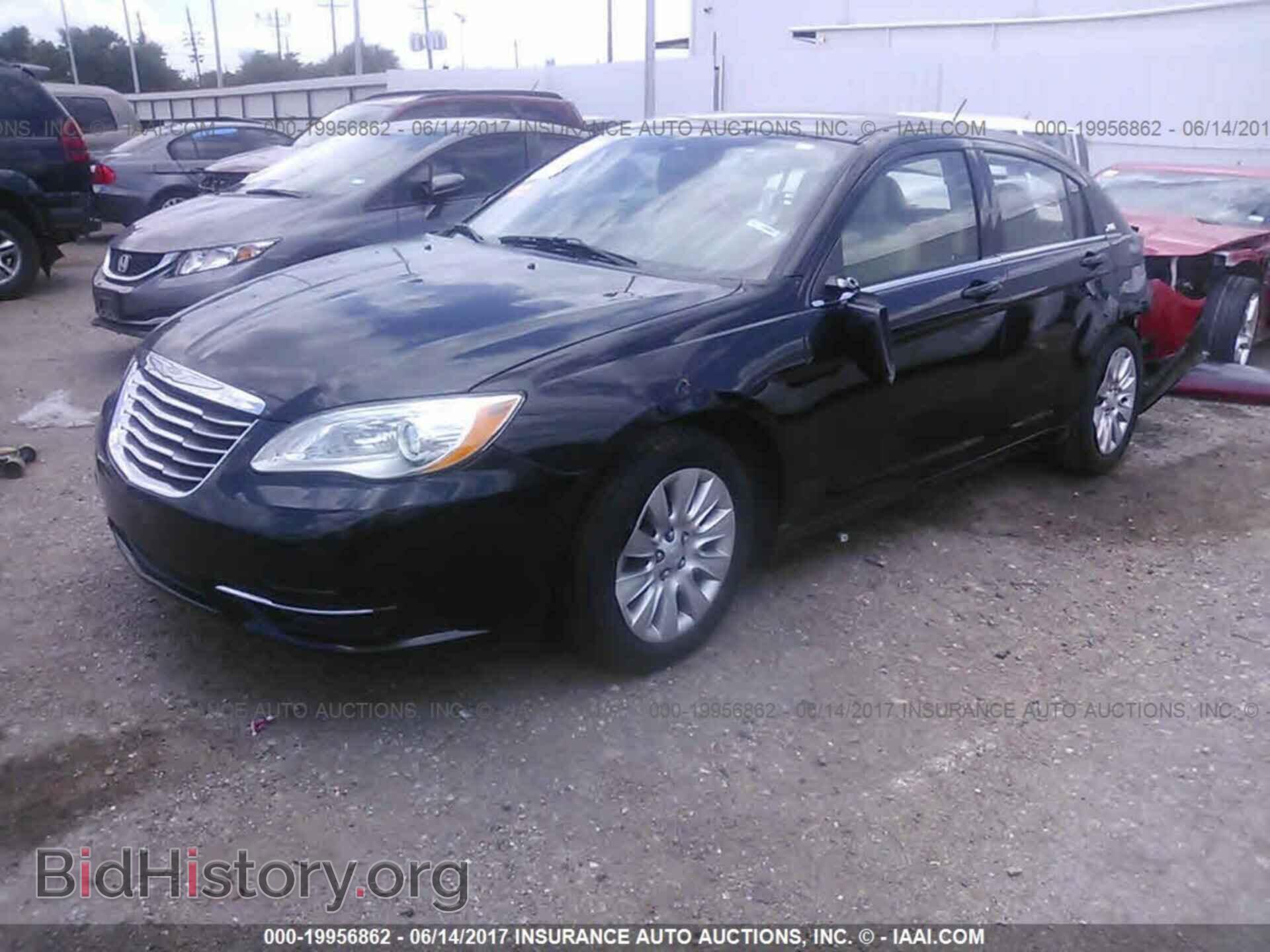 2014 Chrysler 200 - VIN: 1C3CCBAB9EN140899 - Photo 2