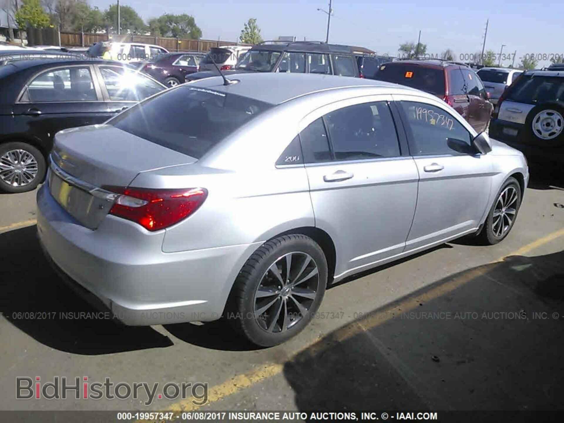2012 Chrysler 200 - VIN: 1C3CCBBG9CN304322 - Photo 4