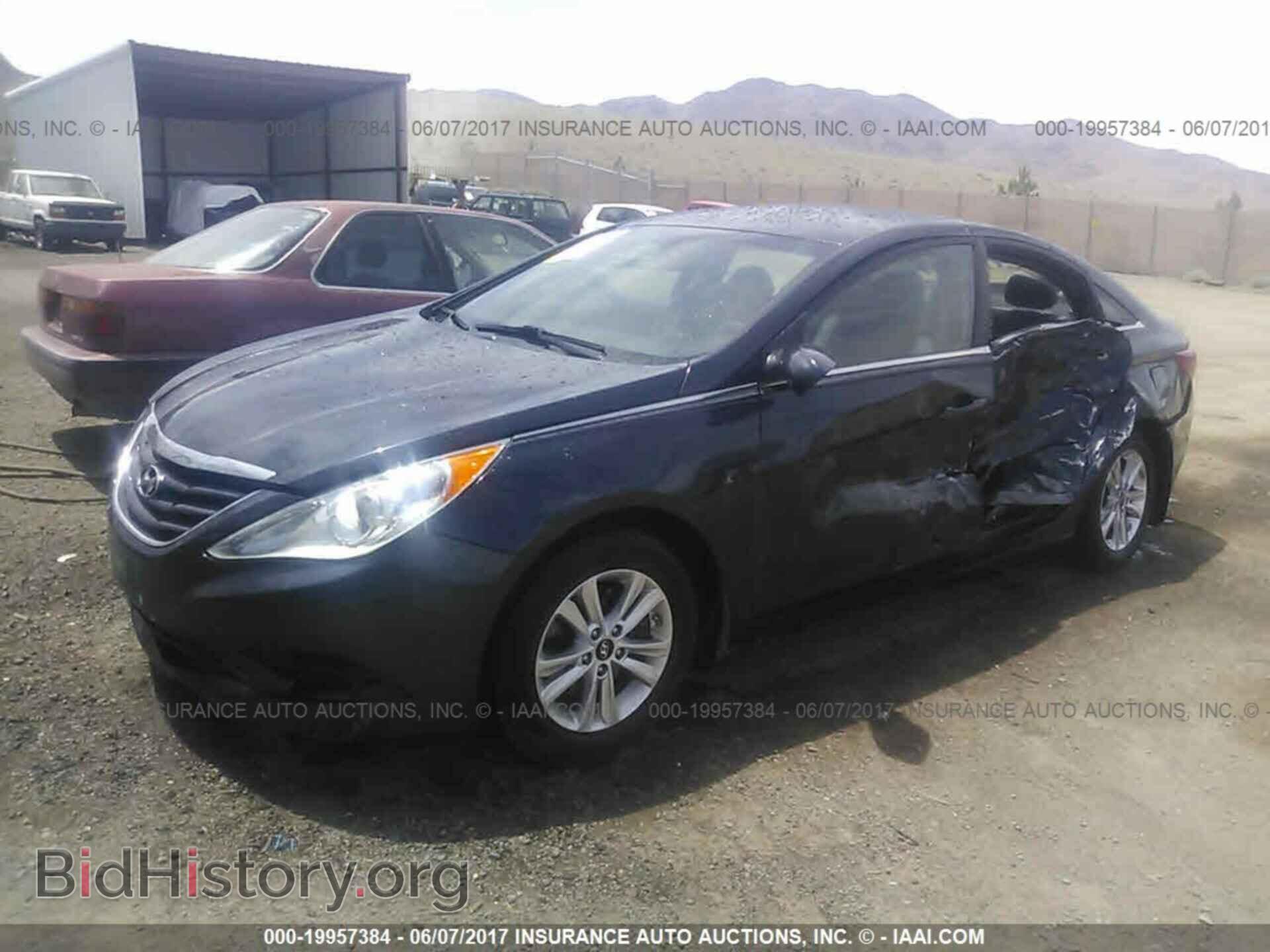 2012 Hyundai Sonata - VIN: 5NPEB4AC7CH331102 - Фото 2