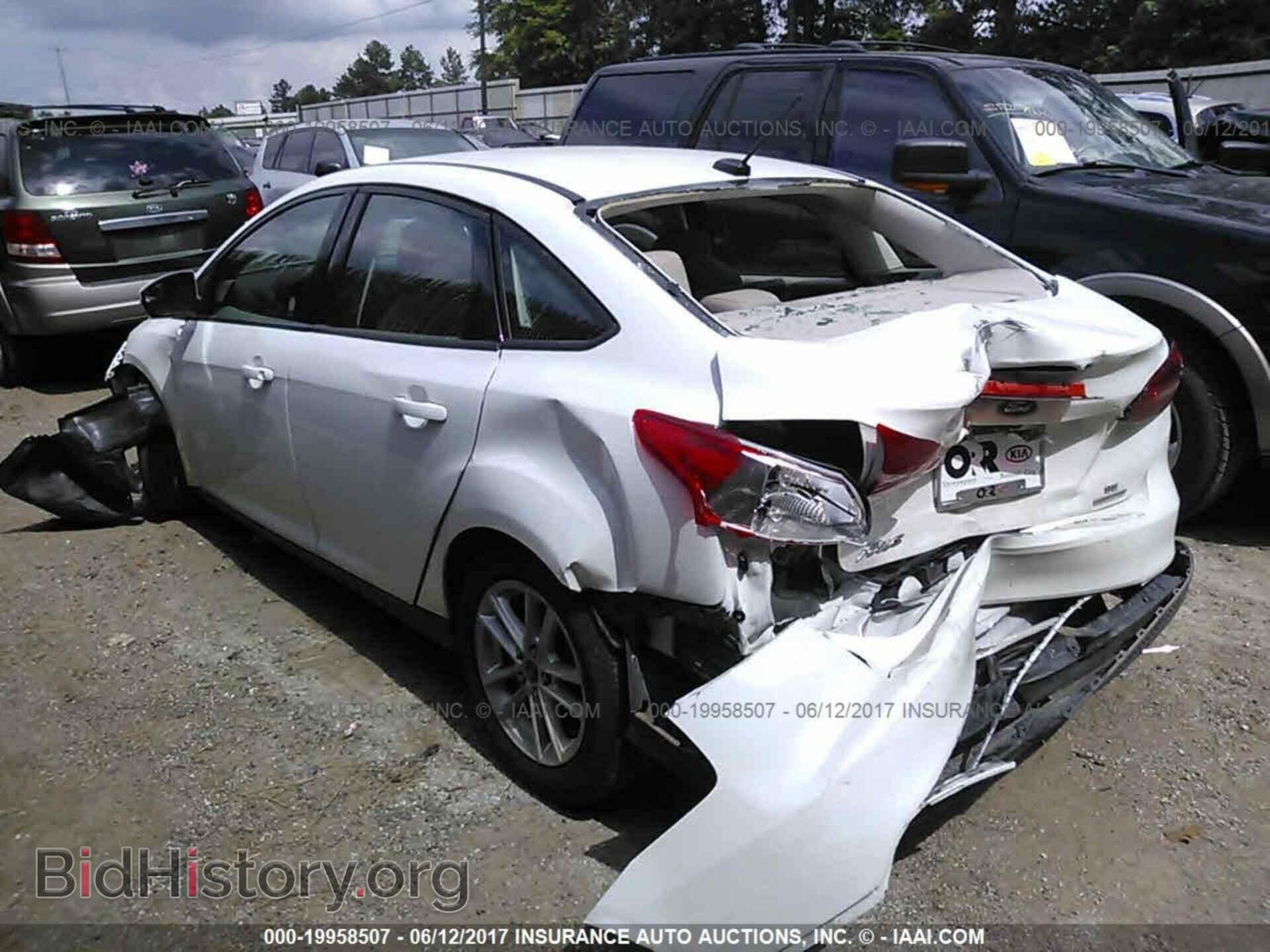 2016 Ford Focus - VIN: 1FADP3F28GL214319 - Фото 3