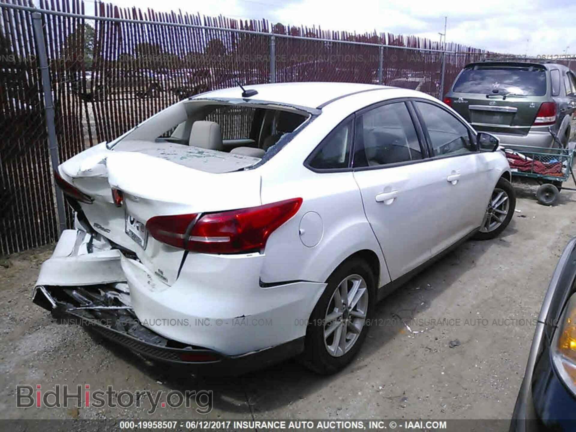 2016 Ford Focus - VIN: 1FADP3F28GL214319 - Фото 4