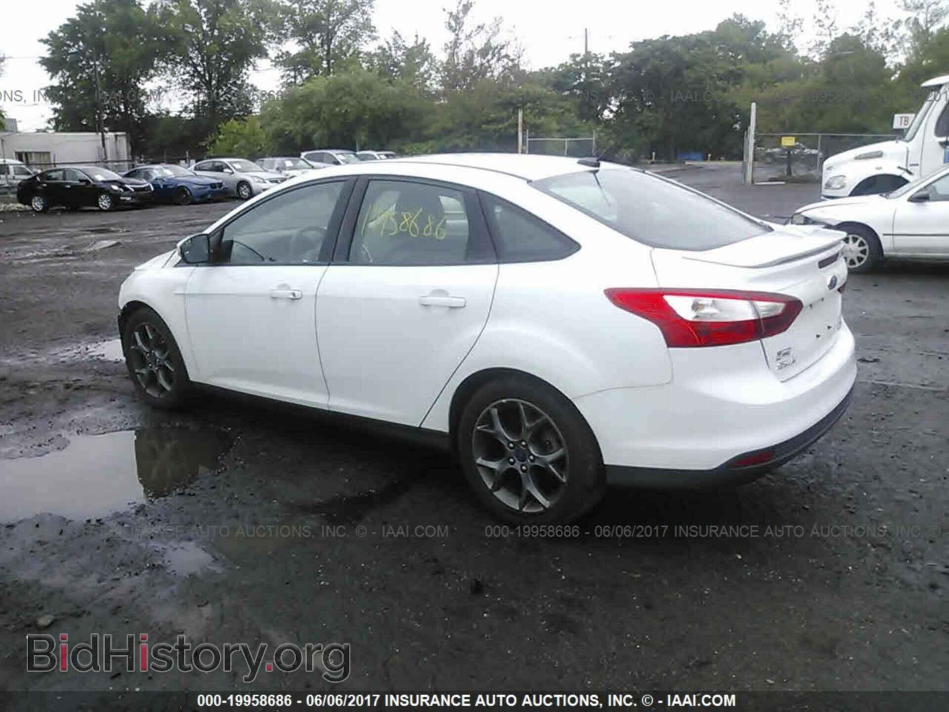 2013 Ford Focus - VIN: 1FADP3F23DL302013 - Фото 3