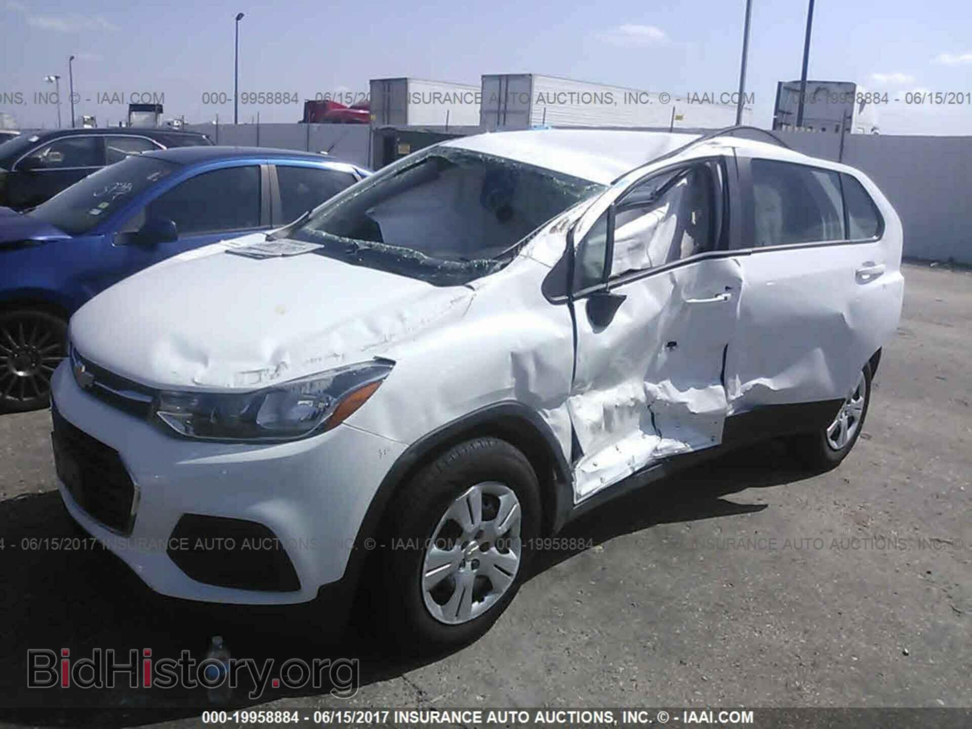 2017 Chevrolet Trax - VIN: KL7CJKSB4HB104900 - Фото 2