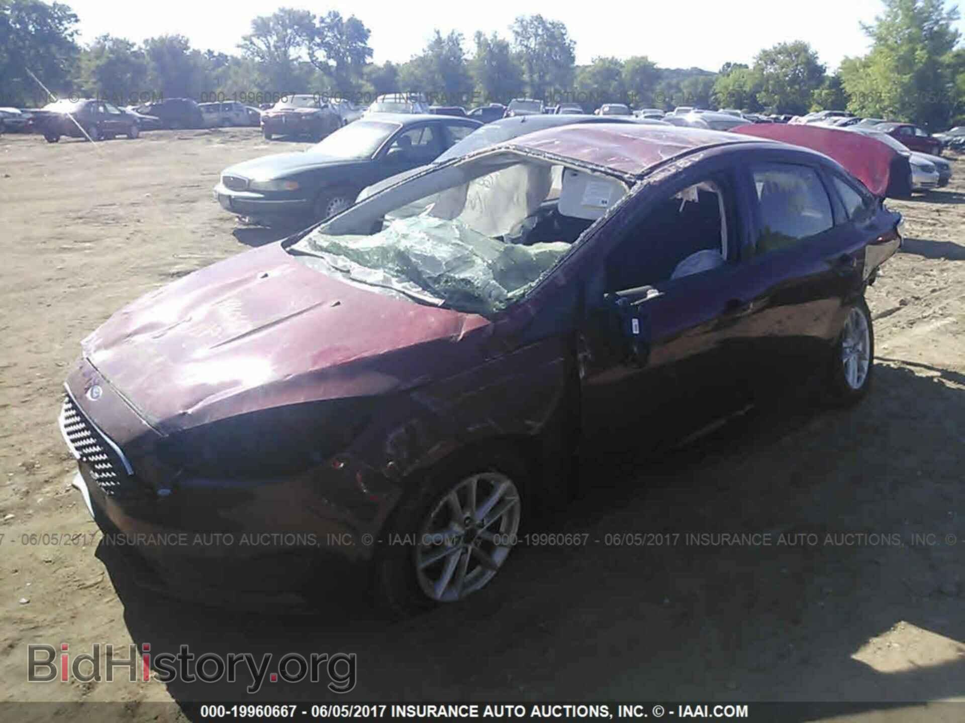 2016 Ford Focus - VIN: 1FADP3F28GL362020 - Photo 2