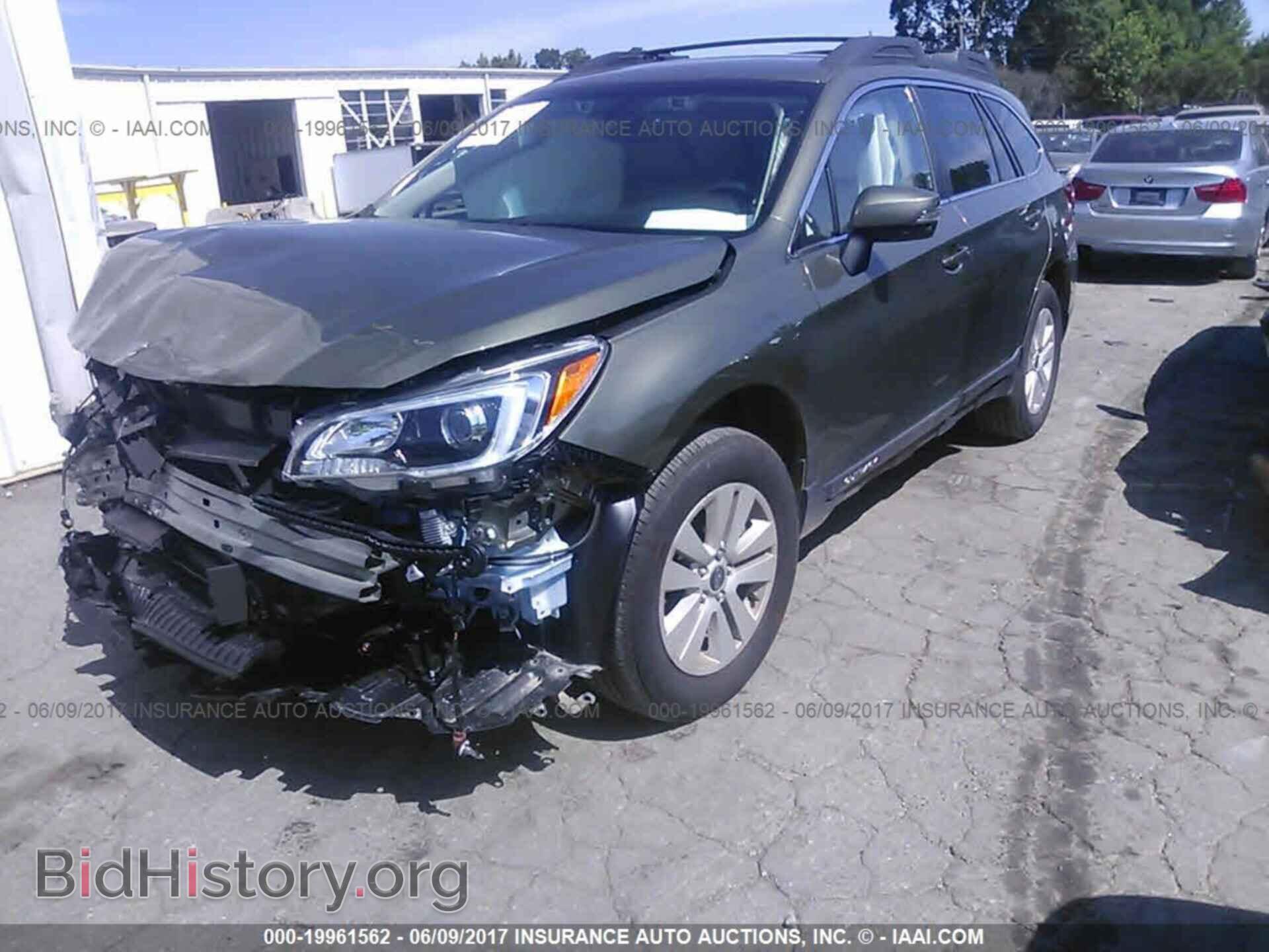 2017 Subaru Outback - VIN: 4S4BSAFC4H3276245 - Фото 2