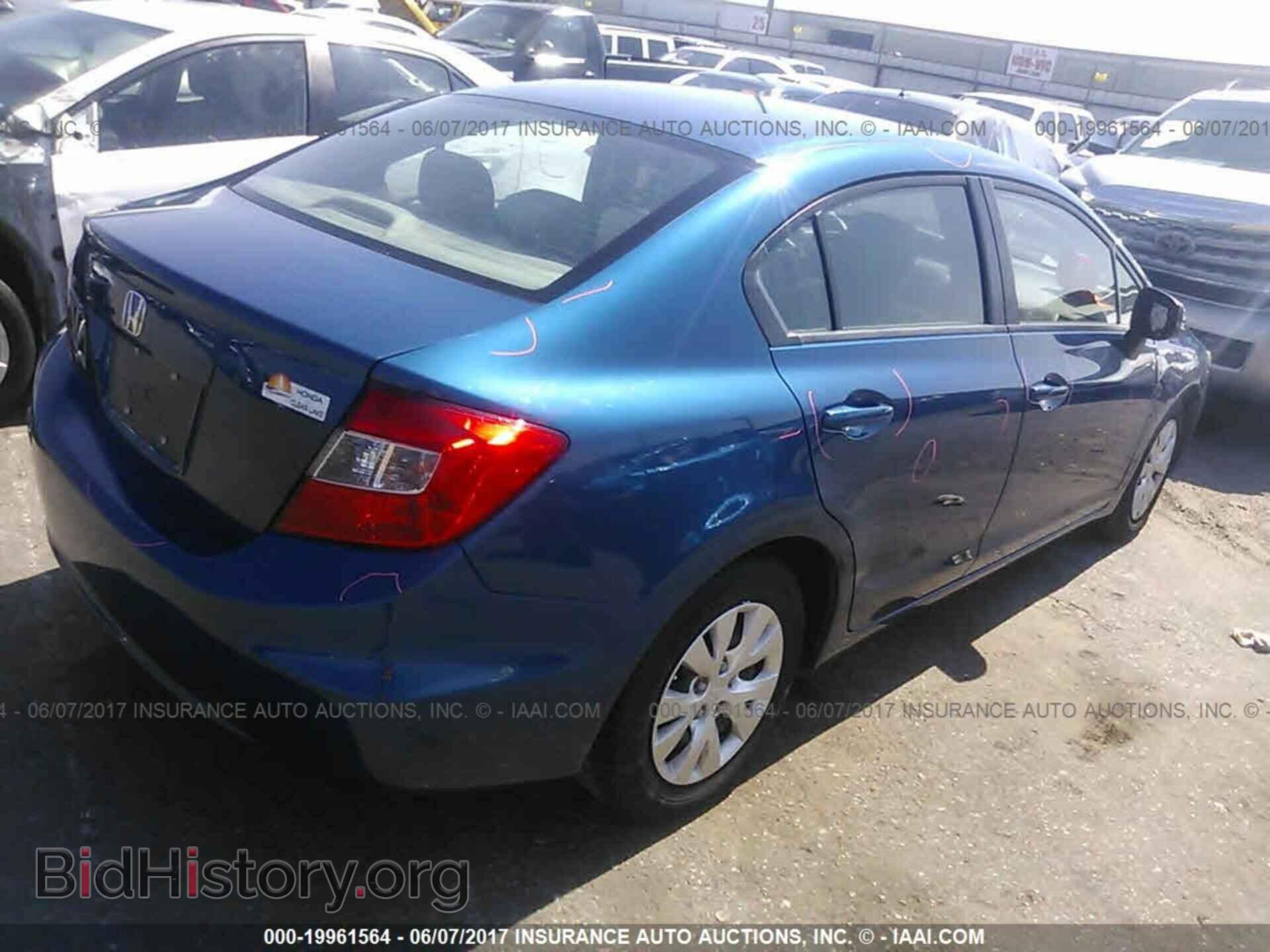 2012 Honda Civic - VIN: 19XFB2F58CE048070 - Photo 4