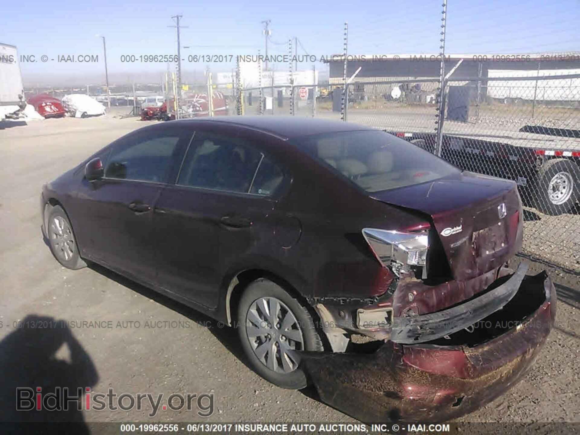 2012 Honda Civic - VIN: 2HGFB2F53CH557487 - Photo 3