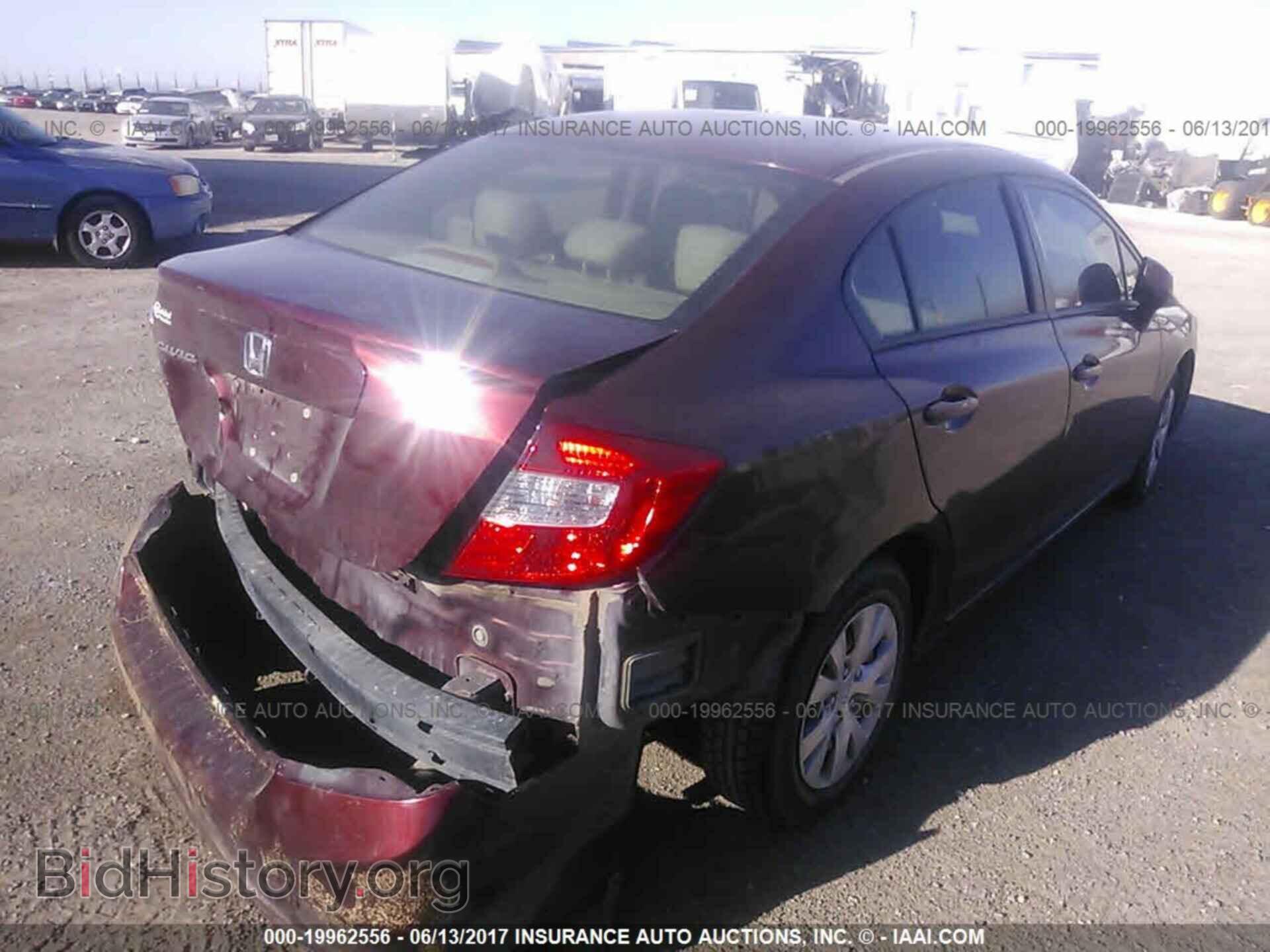 2012 Honda Civic - VIN: 2HGFB2F53CH557487 - Photo 4